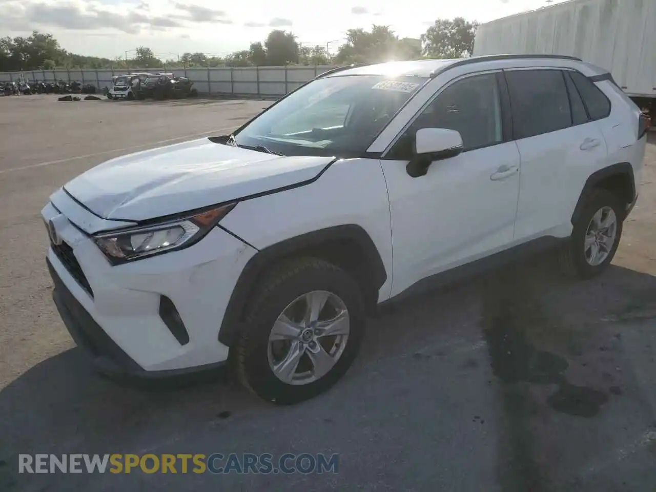 1 Photograph of a damaged car 2T3W1RFV4MW112493 TOYOTA RAV4 2021