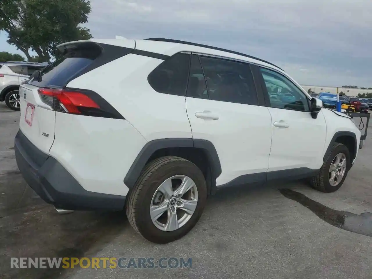3 Photograph of a damaged car 2T3W1RFV4MW112493 TOYOTA RAV4 2021