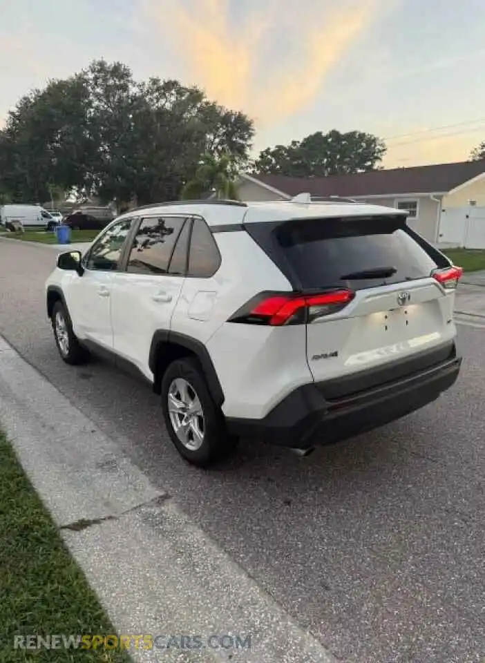 3 Photograph of a damaged car 2T3W1RFV4MW116527 TOYOTA RAV4 2021