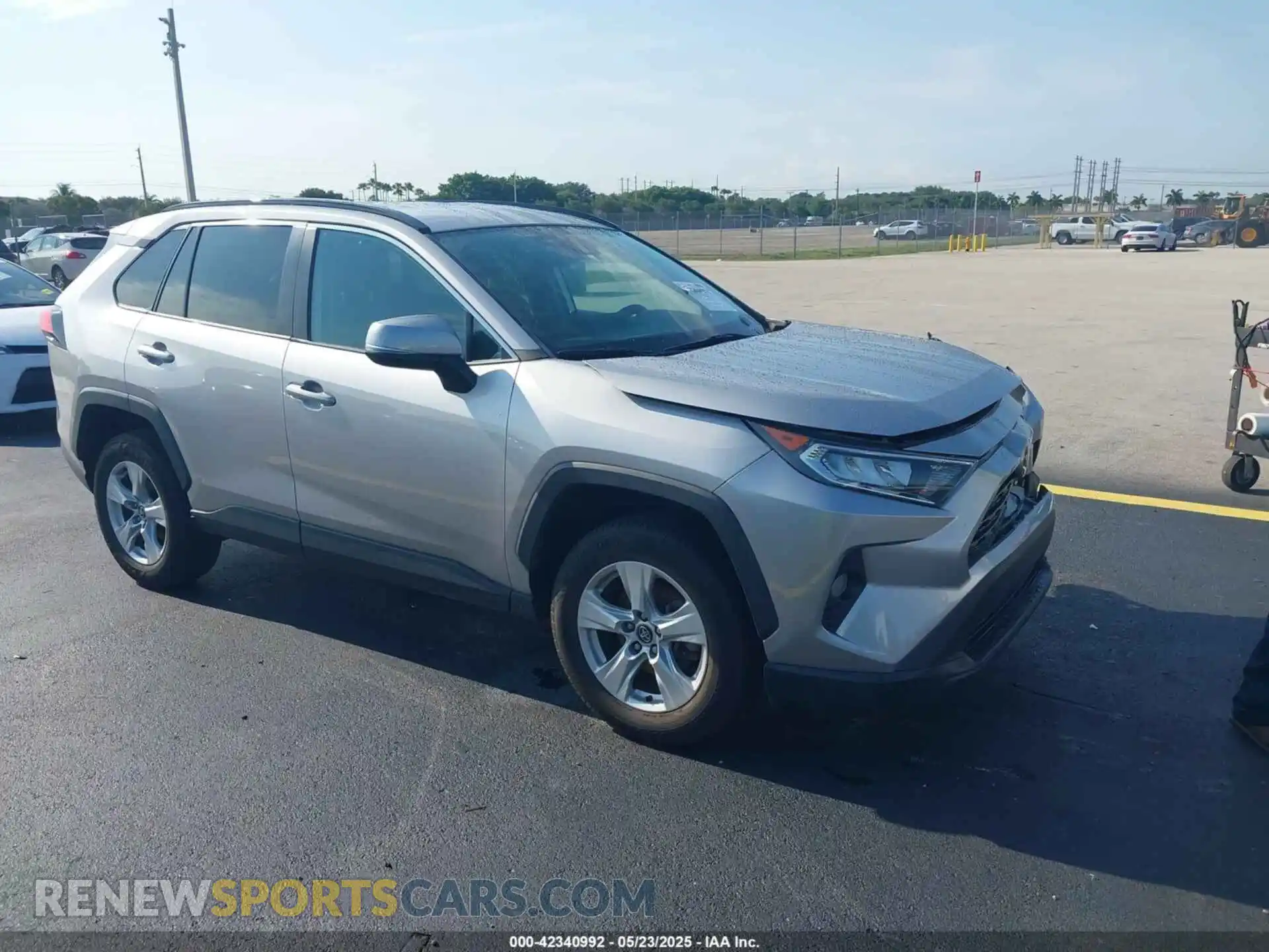 1 Photograph of a damaged car 2T3W1RFV5MC097147 TOYOTA RAV4 2021