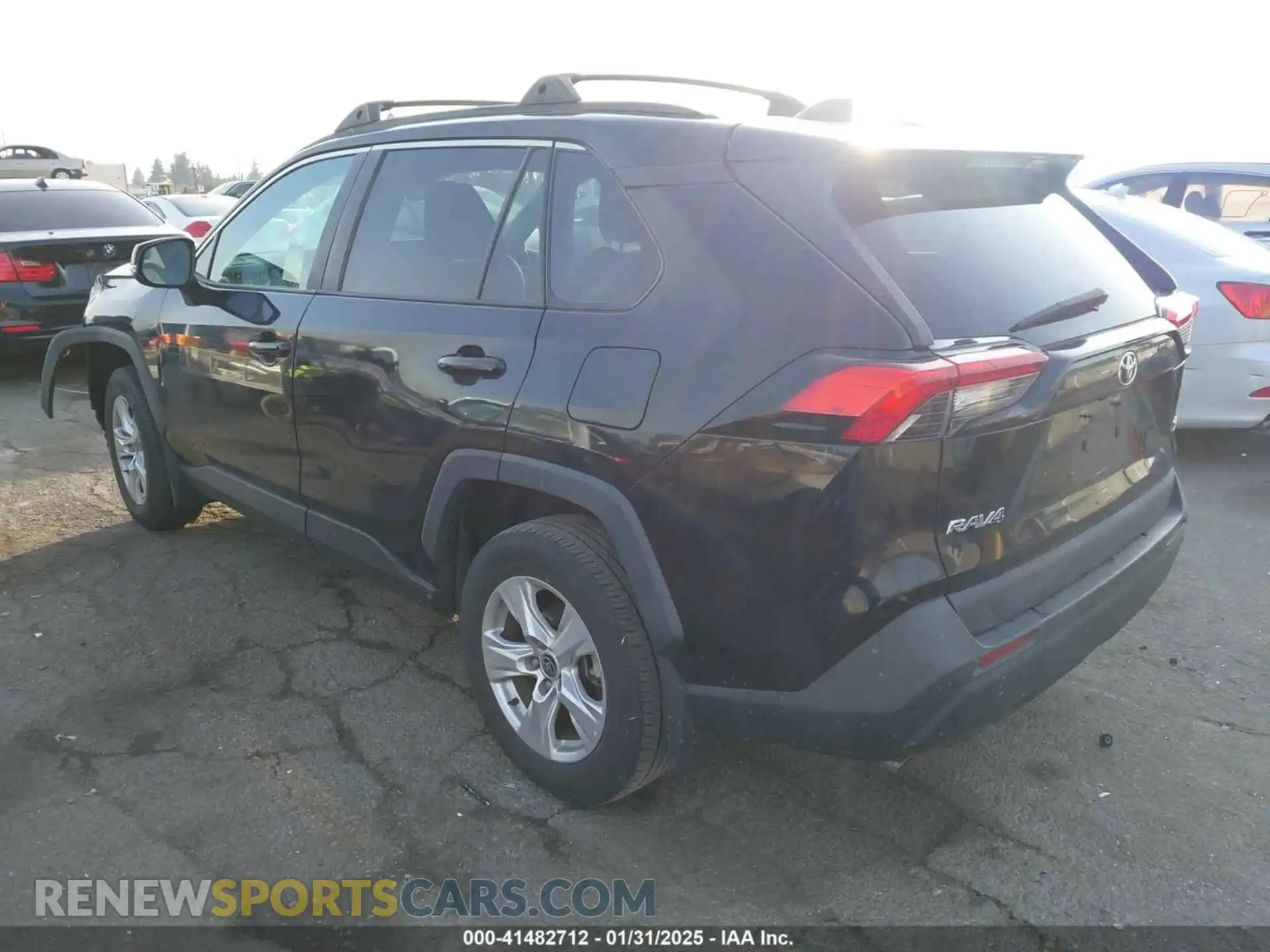 3 Фотография поврежденного автомобиля 2T3W1RFV5MC115002 TOYOTA RAV4 2021