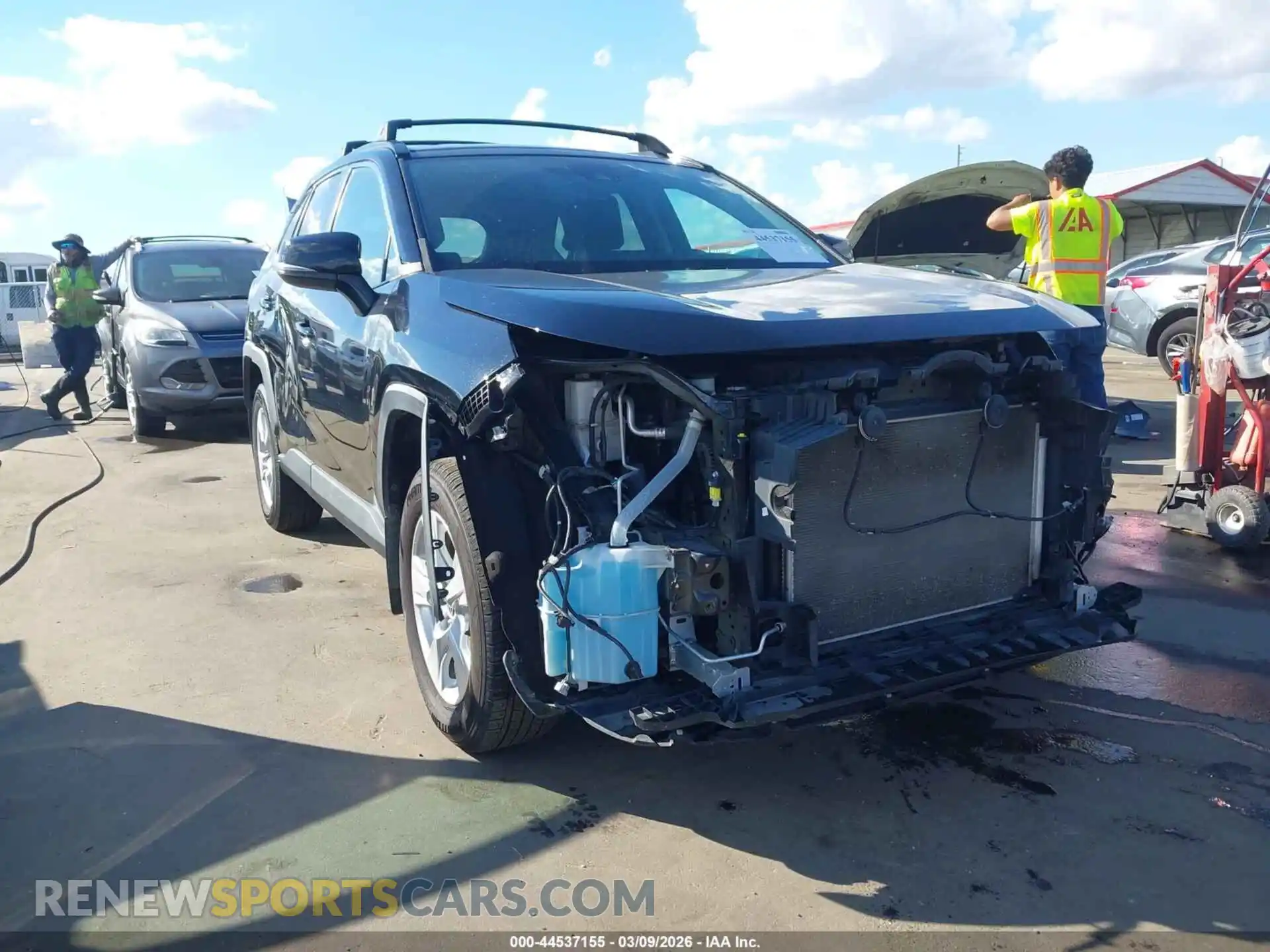 1 Photograph of a damaged car 2T3W1RFV5MC151322 TOYOTA RAV4 2021