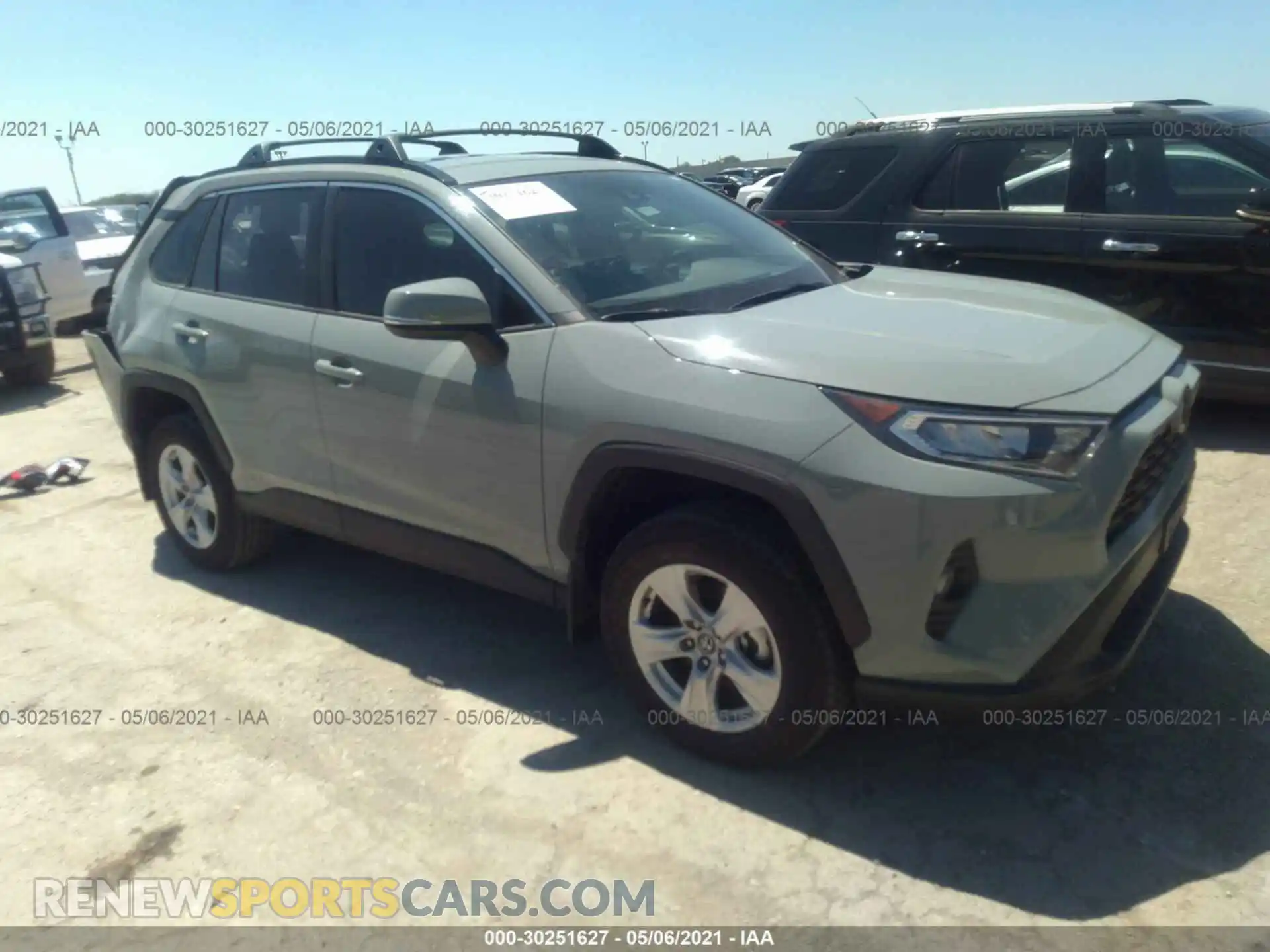 1 Photograph of a damaged car 2T3W1RFV5MW104337 TOYOTA RAV4 2021