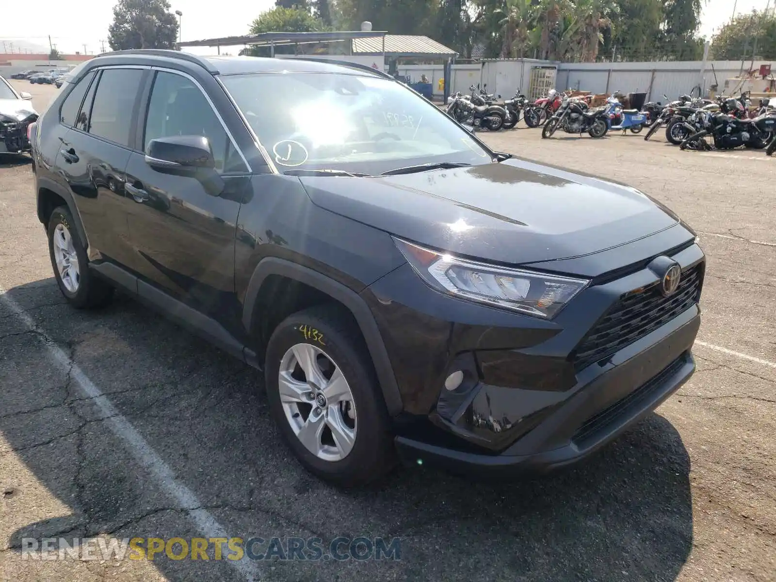 1 Photograph of a damaged car 2T3W1RFV5MW121428 TOYOTA RAV4 2021