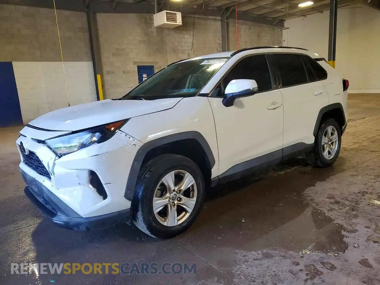 1 Photograph of a damaged car 2T3W1RFV5MW137712 TOYOTA RAV4 2021
