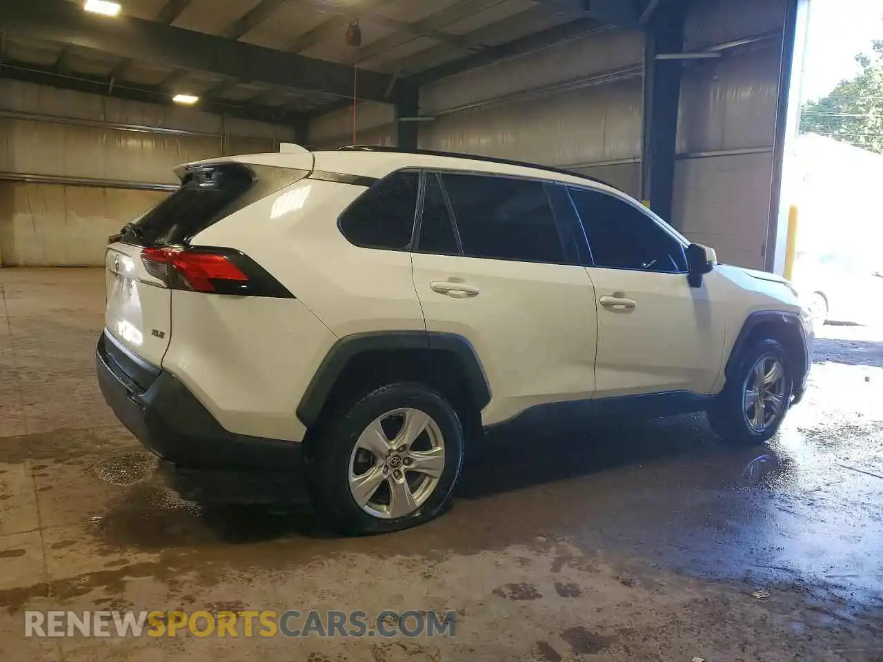 3 Photograph of a damaged car 2T3W1RFV5MW137712 TOYOTA RAV4 2021