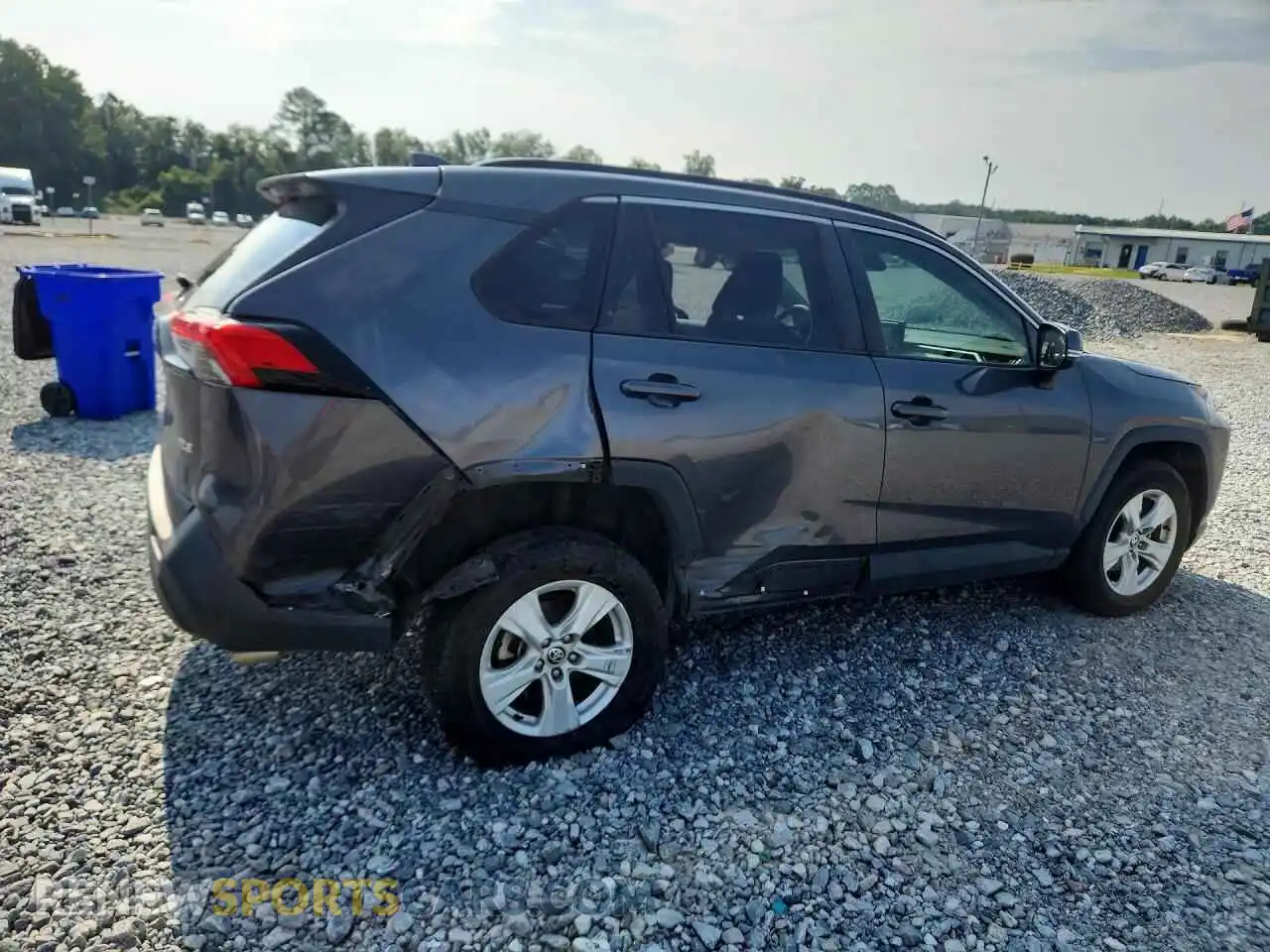 3 Photograph of a damaged car 2T3W1RFV5MW140724 TOYOTA RAV4 2021
