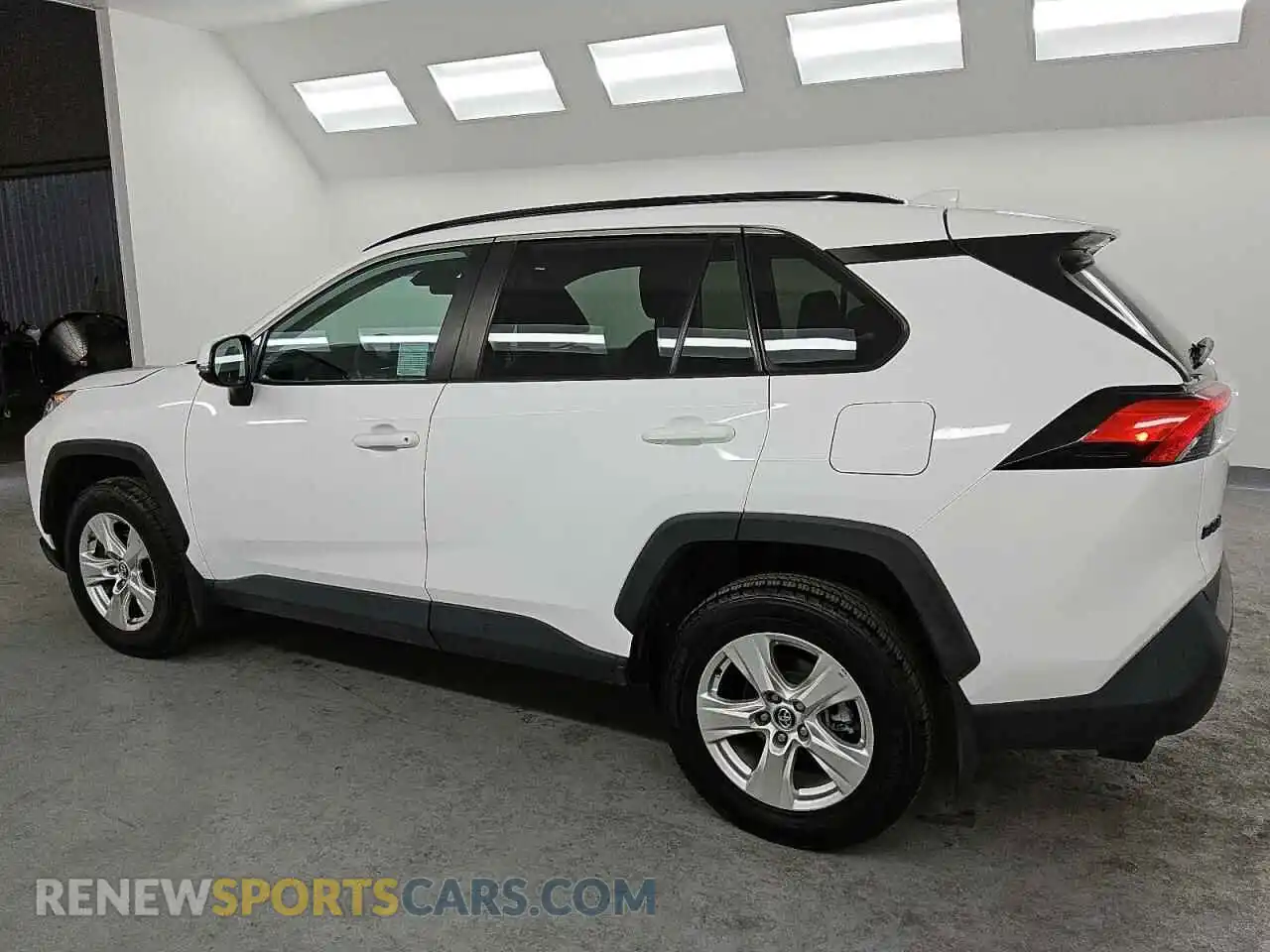 2 Photograph of a damaged car 2T3W1RFV6MC101304 TOYOTA RAV4 2021