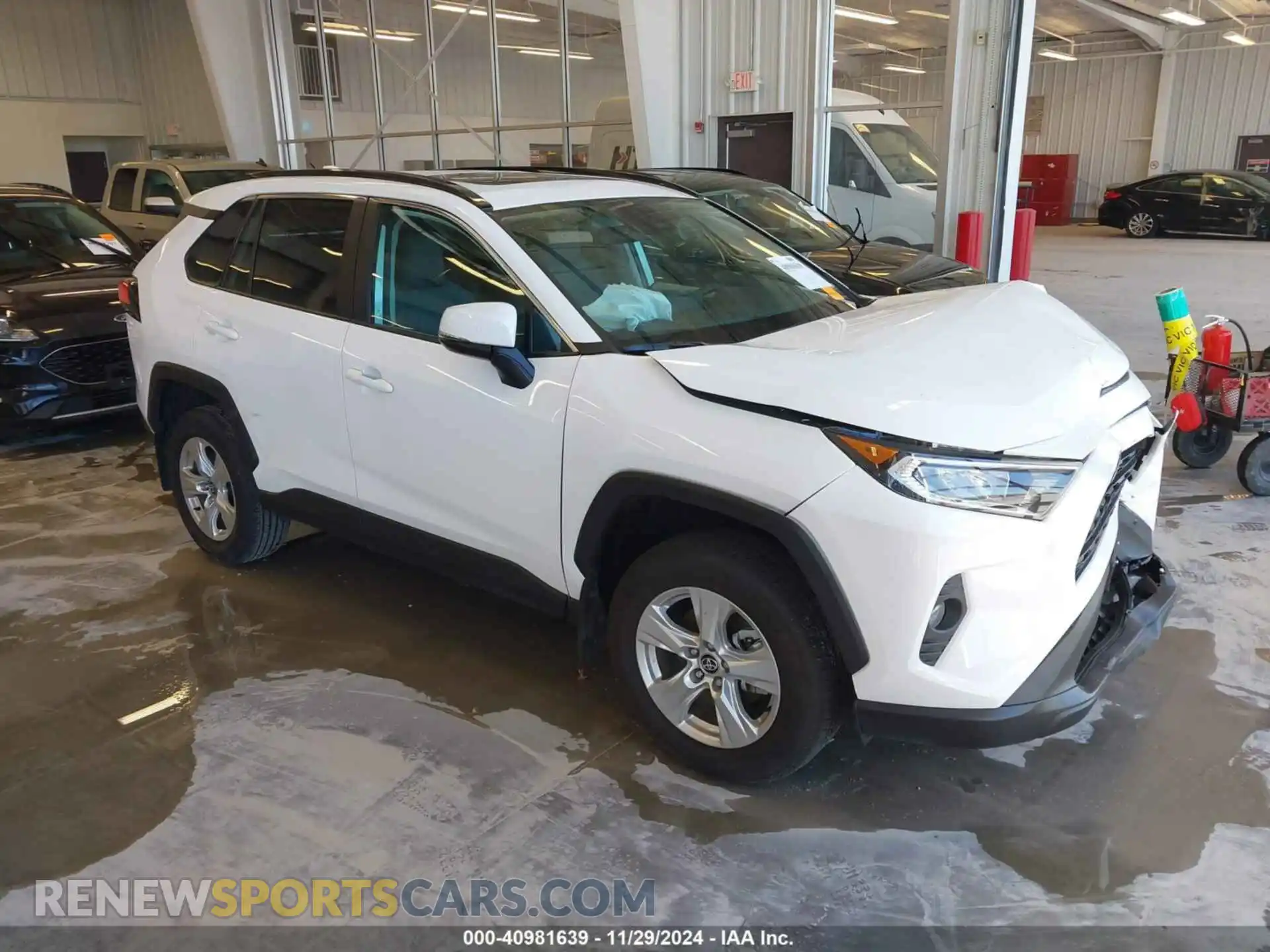 1 Photograph of a damaged car 2T3W1RFV6MC160269 TOYOTA RAV4 2021