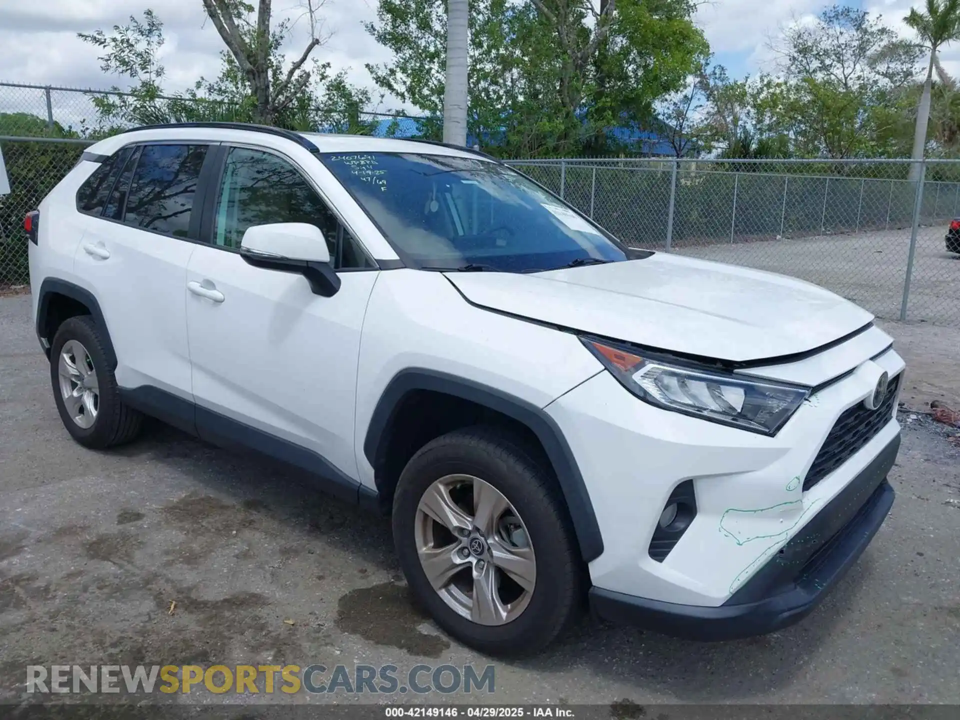 1 Photograph of a damaged car 2T3W1RFV6MC171885 TOYOTA RAV4 2021