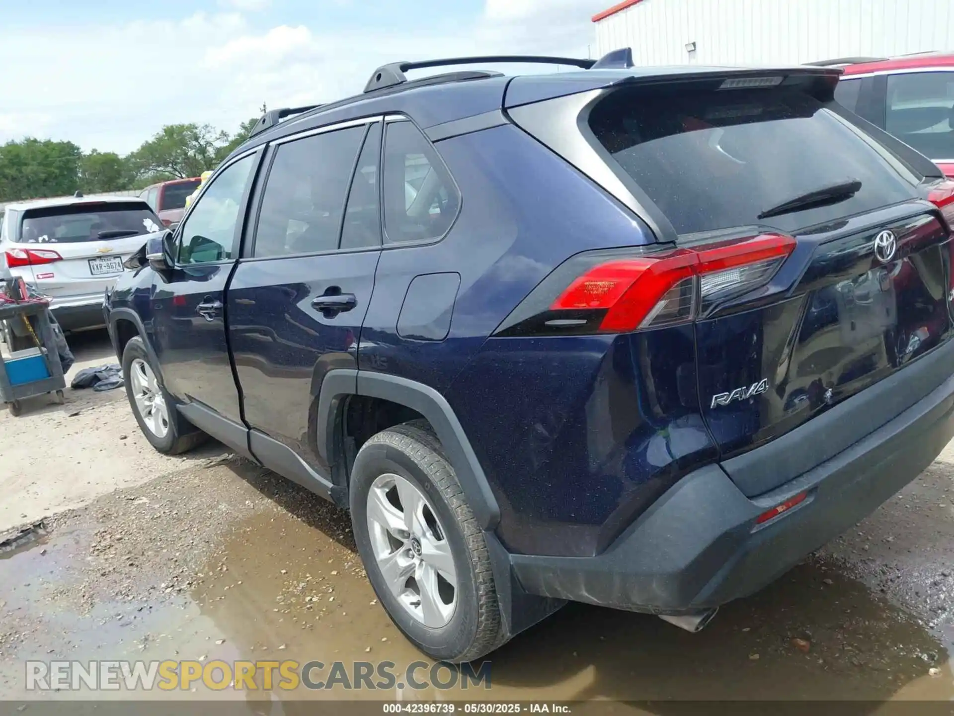 3 Photograph of a damaged car 2T3W1RFV6MW127366 TOYOTA RAV4 2021