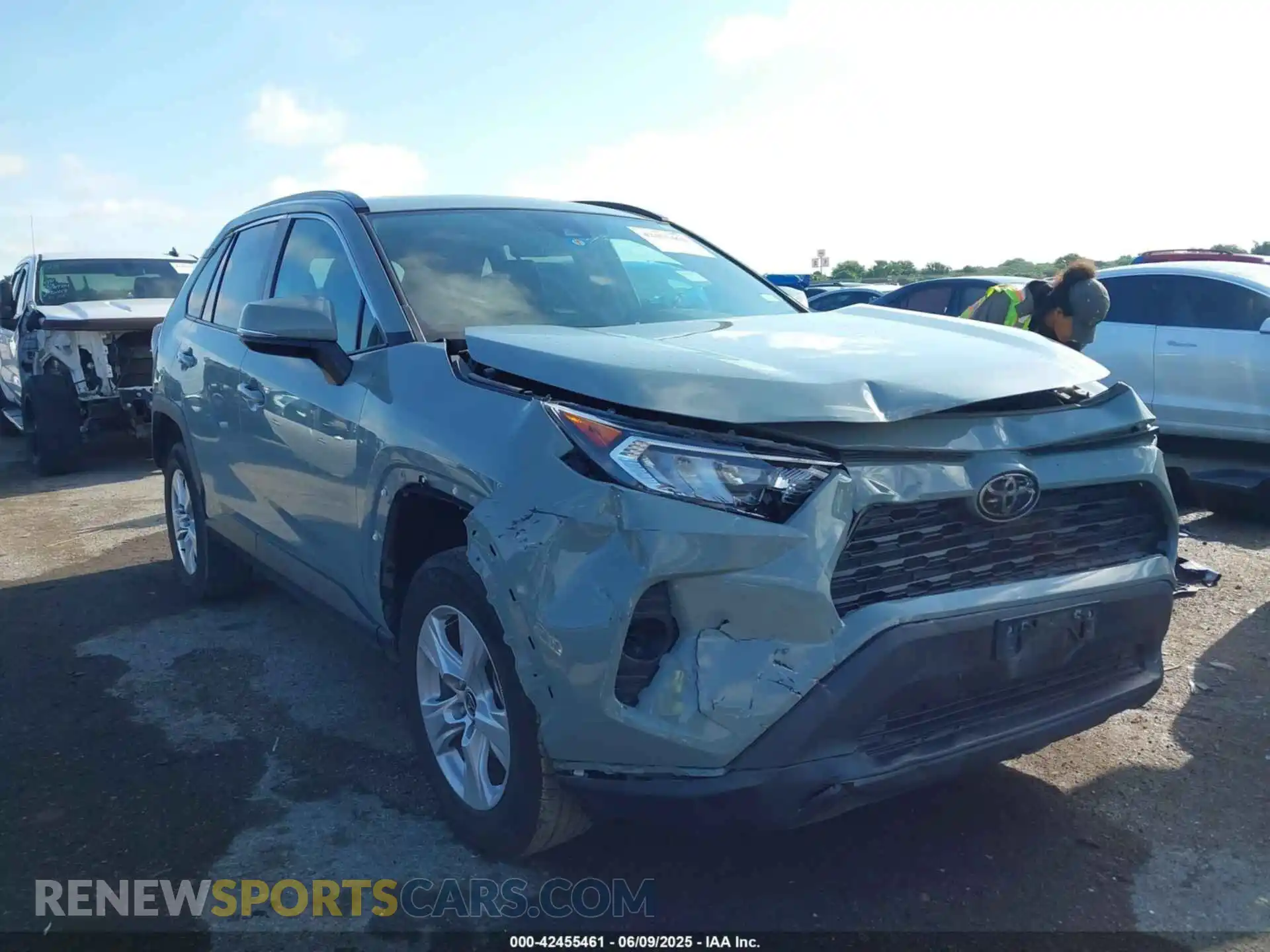 1 Photograph of a damaged car 2T3W1RFV6MW163395 TOYOTA RAV4 2021