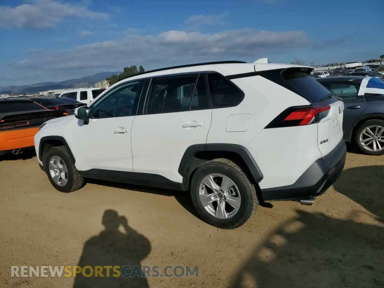 2 Фотография поврежденного автомобиля 2T3W1RFV7MW127683 TOYOTA RAV4 2021