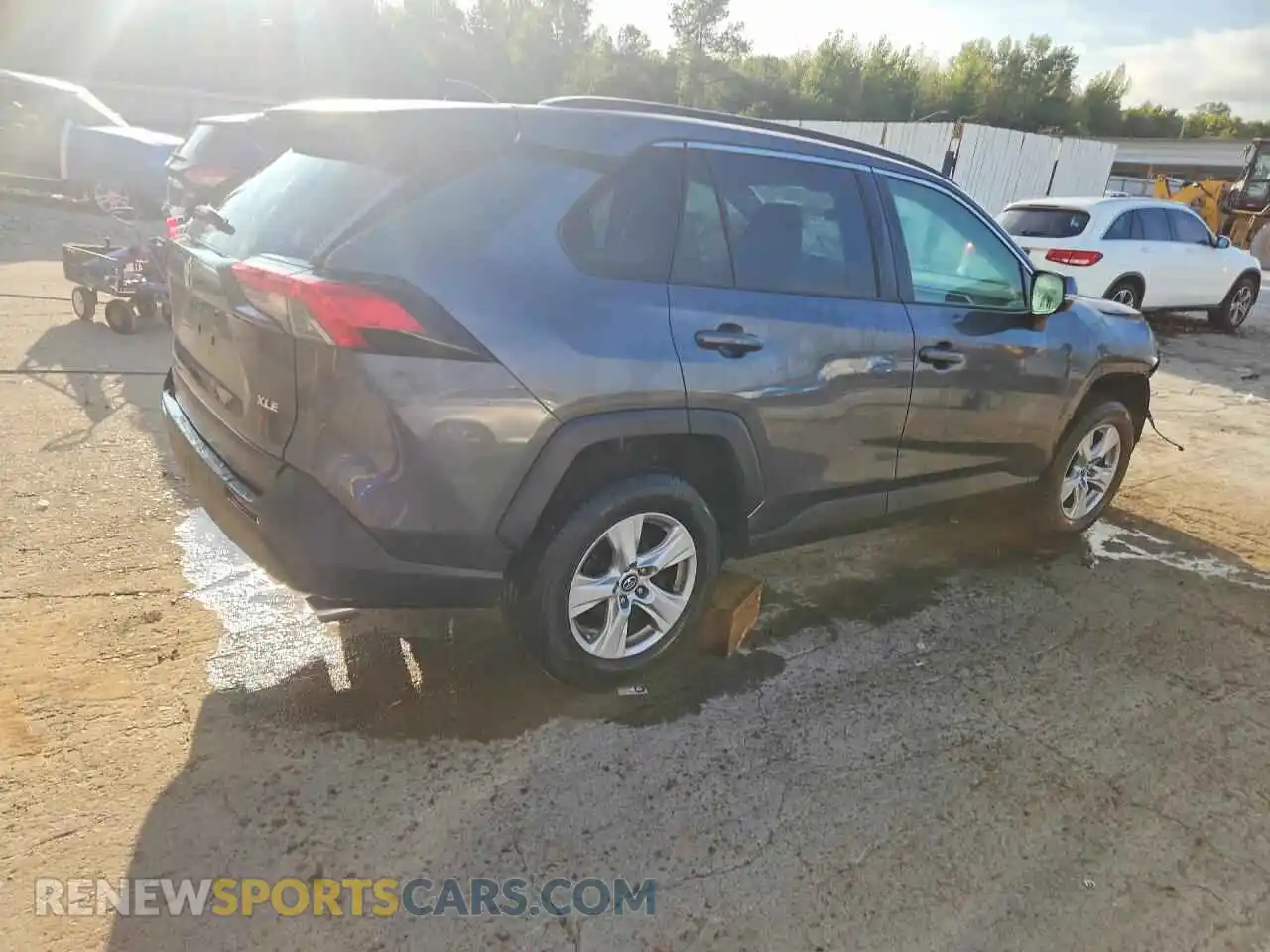 3 Photograph of a damaged car 2T3W1RFV8MC101630 TOYOTA RAV4 2021