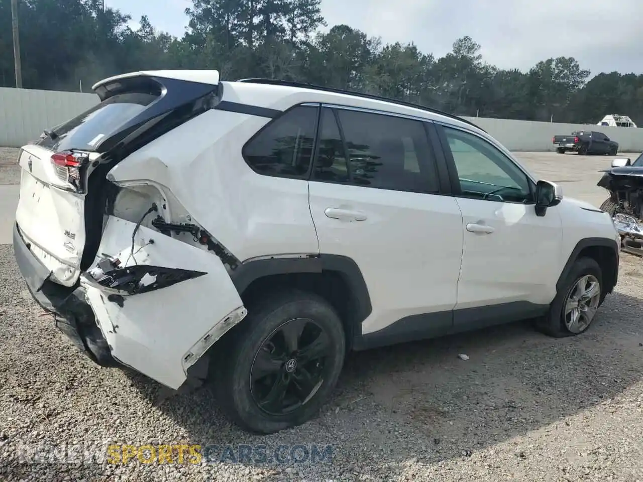 3 Photograph of a damaged car 2T3W1RFV8MC103832 TOYOTA RAV4 2021