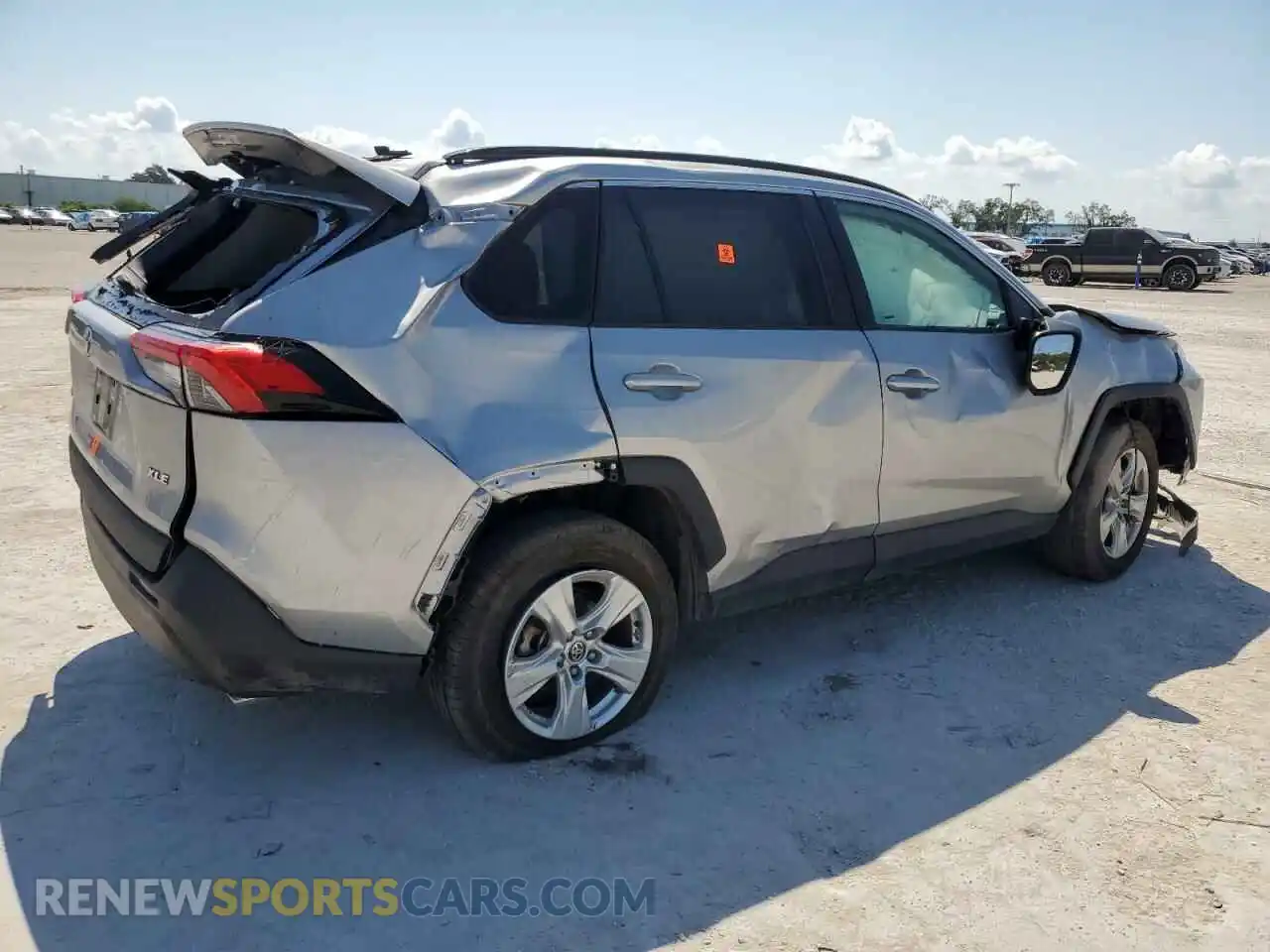 3 Photograph of a damaged car 2T3W1RFV8MC113227 TOYOTA RAV4 2021