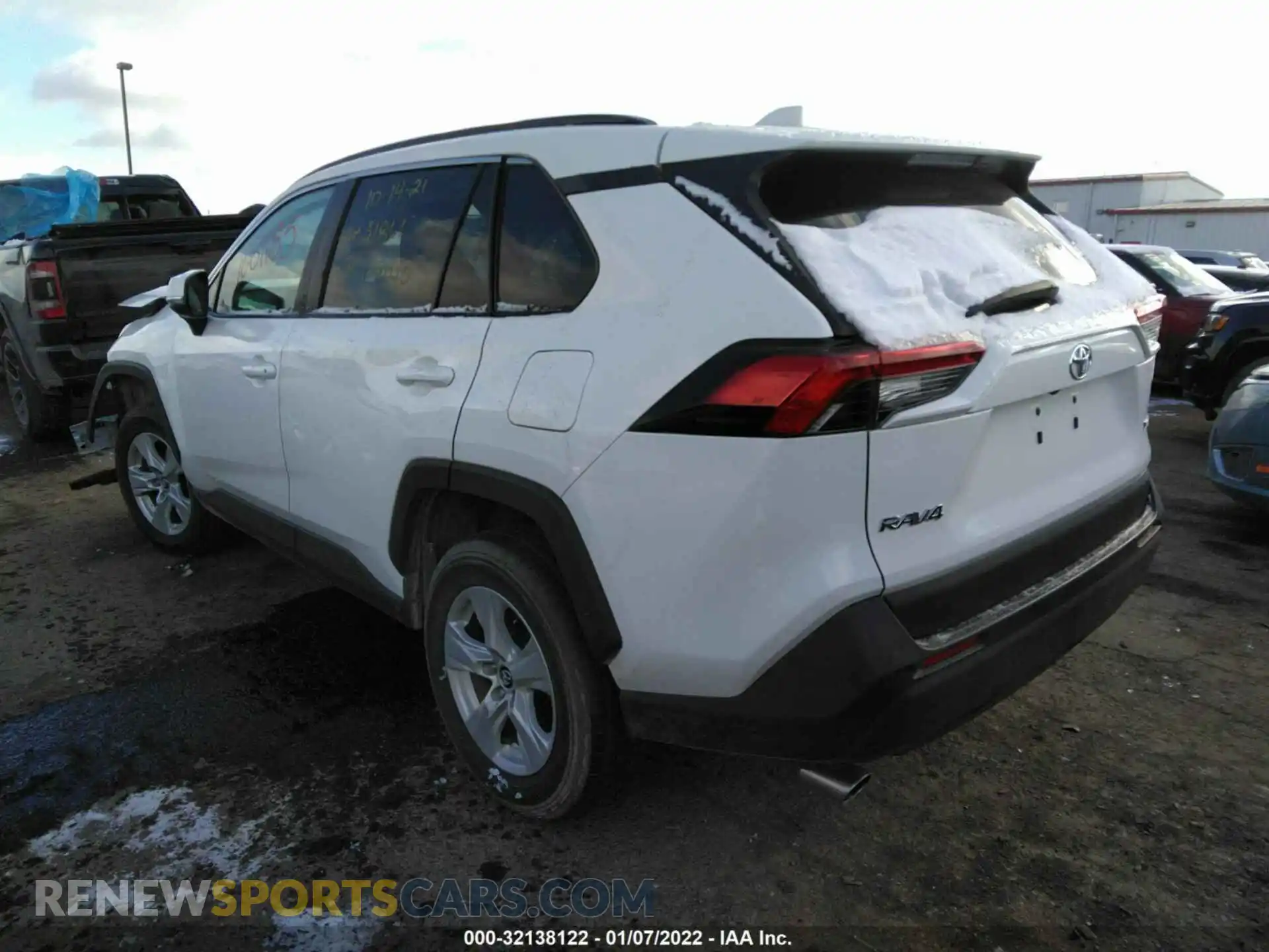 3 Фотография поврежденного автомобиля 2T3W1RFV8MW104140 TOYOTA RAV4 2021