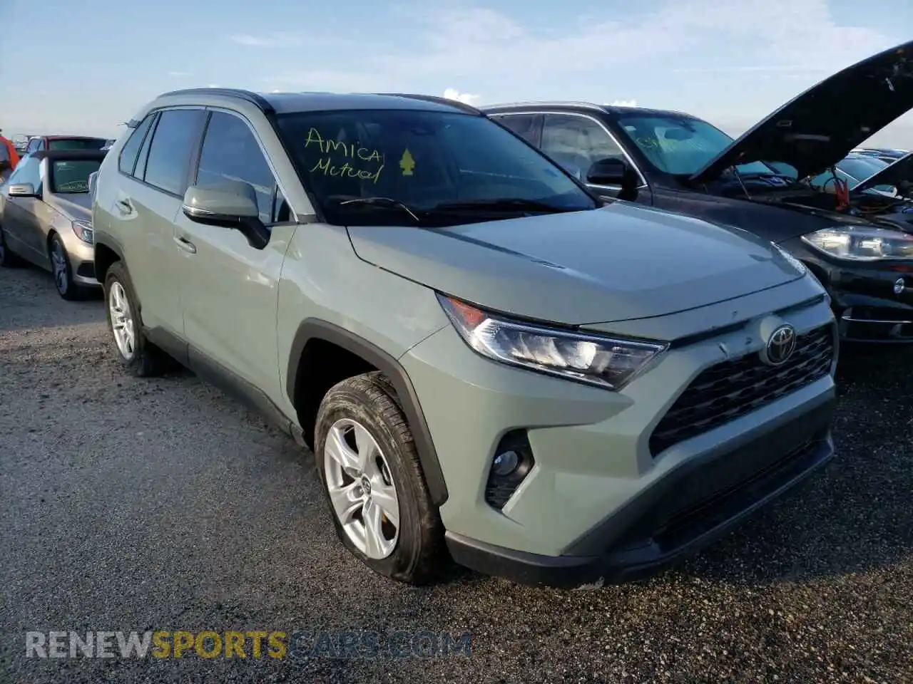 1 Photograph of a damaged car 2T3W1RFV8MW105143 TOYOTA RAV4 2021