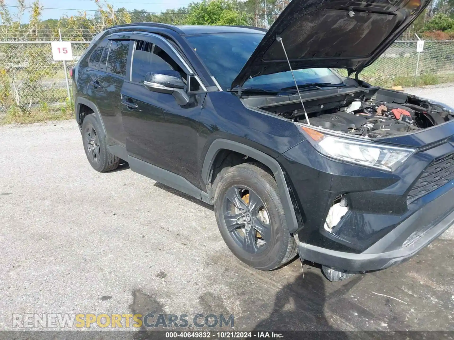 1 Photograph of a damaged car 2T3W1RFV8MW116675 TOYOTA RAV4 2021