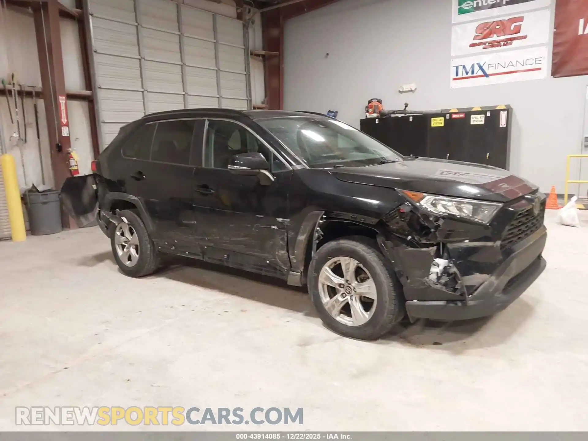 1 Photograph of a damaged car 2T3W1RFV8MW117034 TOYOTA RAV4 2021