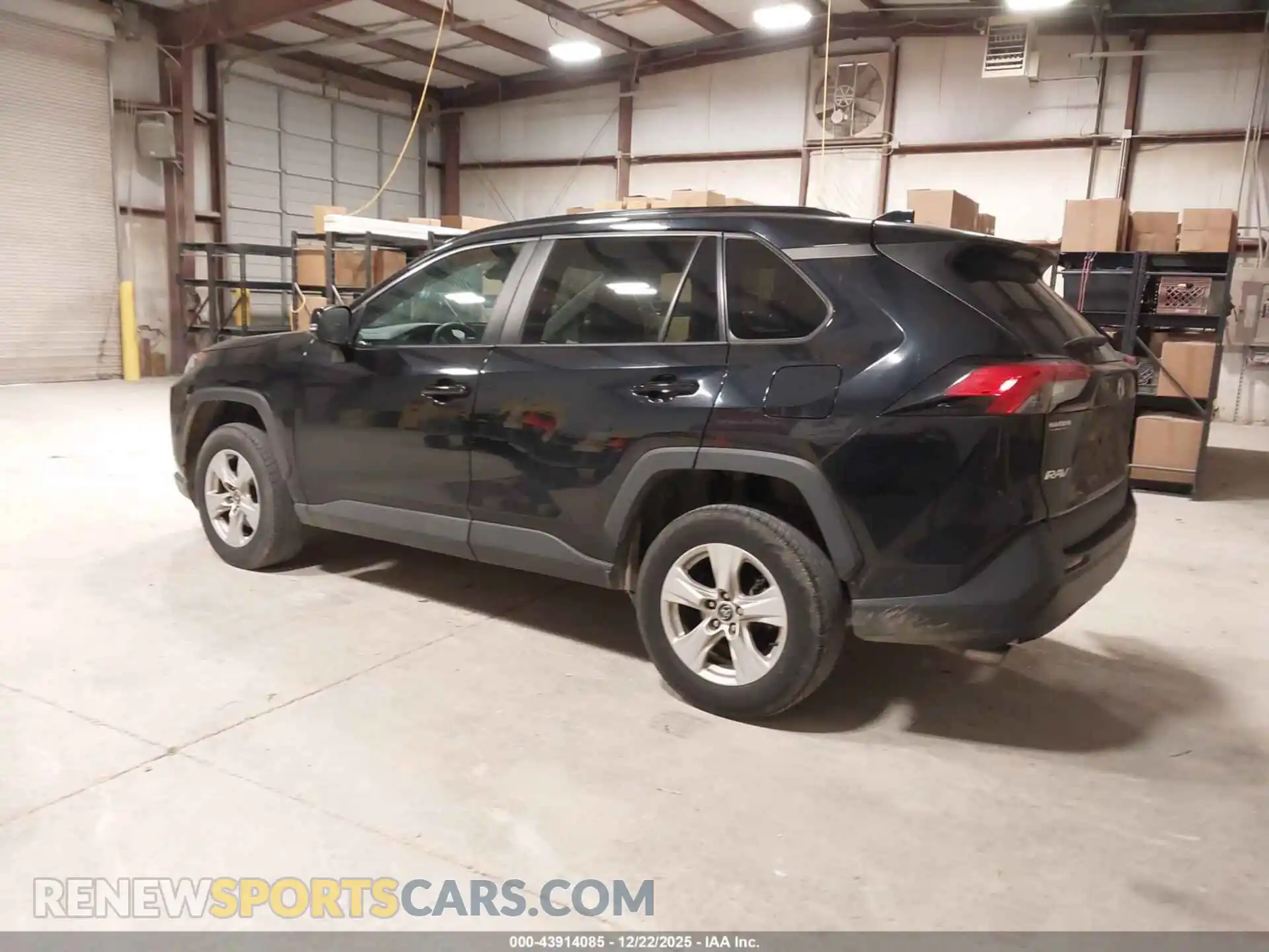 3 Photograph of a damaged car 2T3W1RFV8MW117034 TOYOTA RAV4 2021