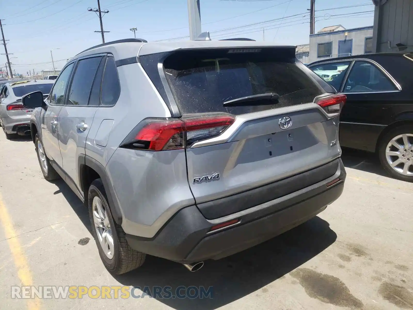3 Photograph of a damaged car 2T3W1RFV8MW127787 TOYOTA RAV4 2021