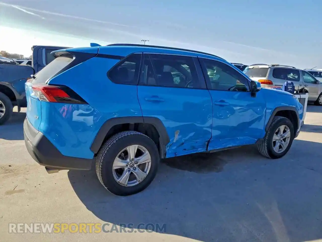 3 Photograph of a damaged car 2T3W1RFV8MW132892 TOYOTA RAV4 2021