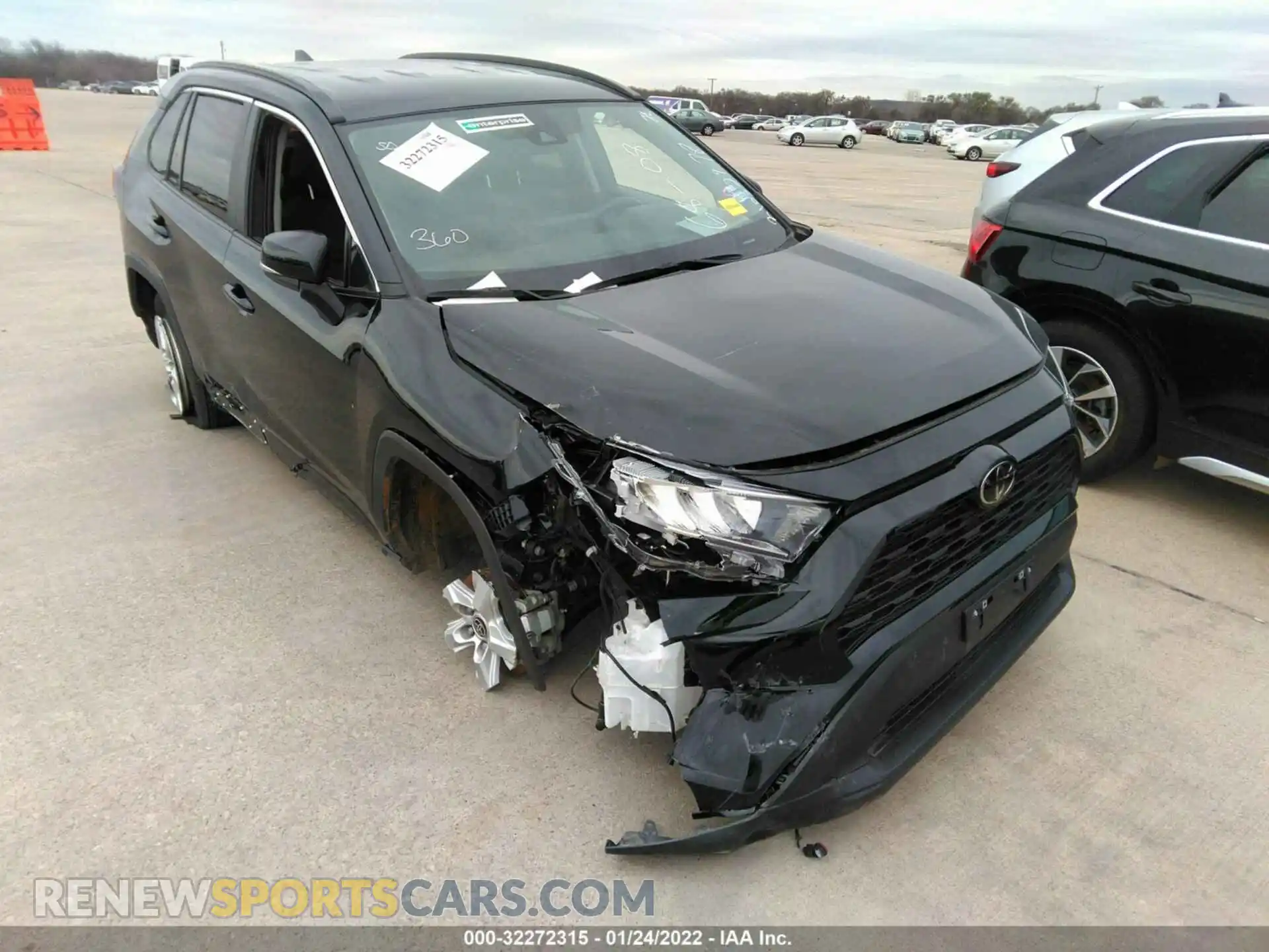 1 Photograph of a damaged car 2T3W1RFV8MW136070 TOYOTA RAV4 2021