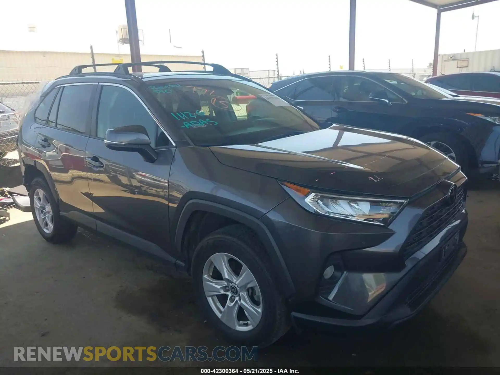 1 Photograph of a damaged car 2T3W1RFV8MW137252 TOYOTA RAV4 2021