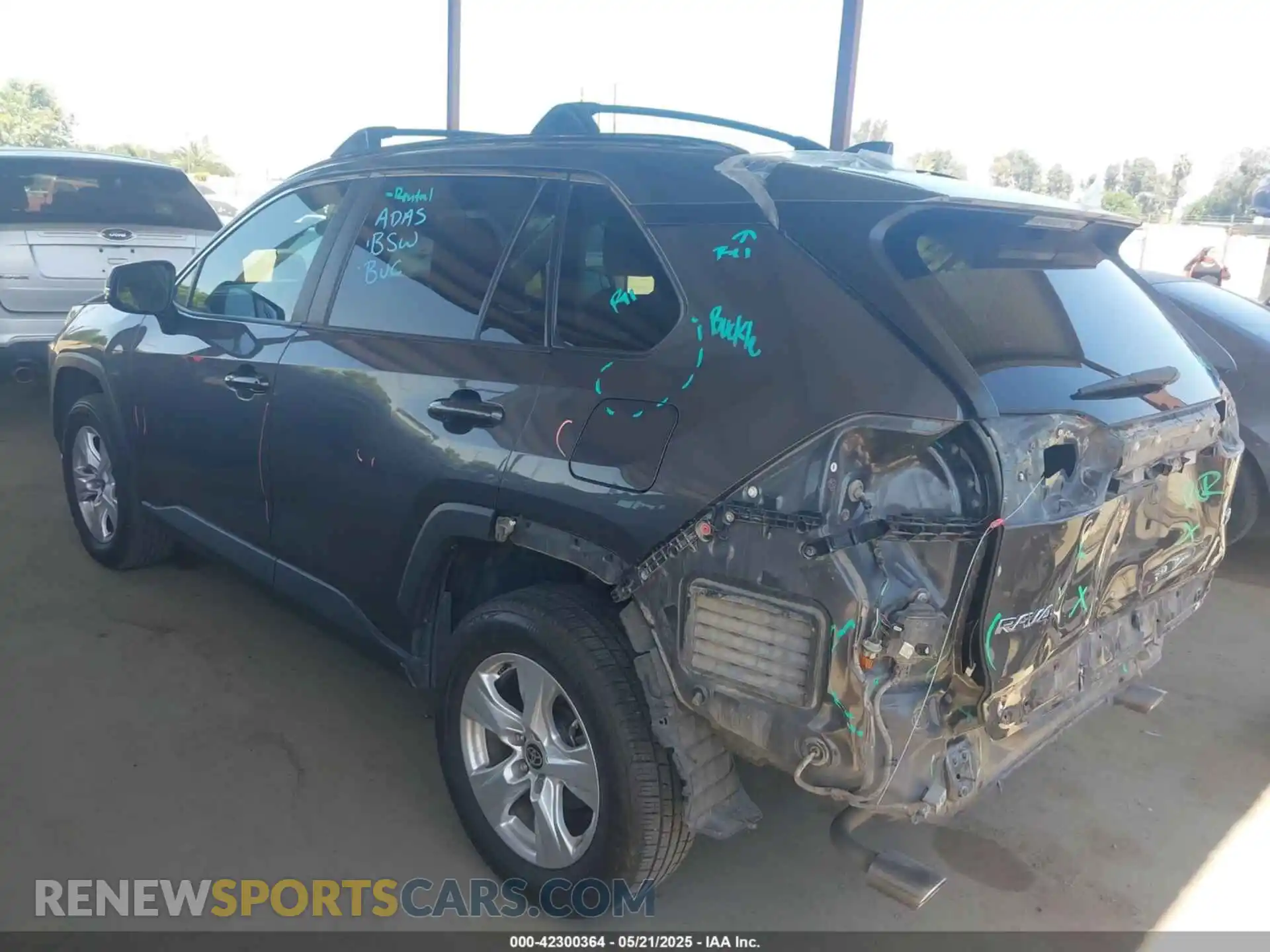 3 Photograph of a damaged car 2T3W1RFV8MW137252 TOYOTA RAV4 2021