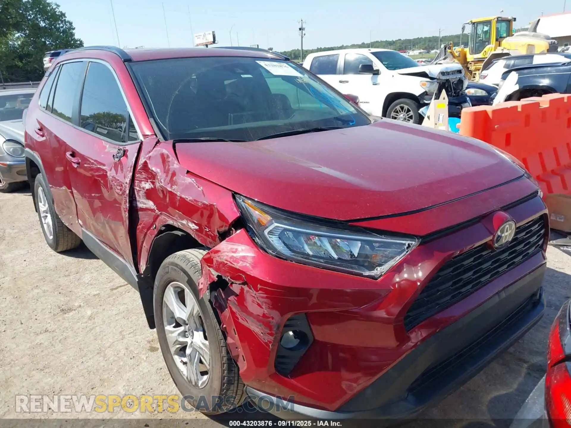 1 Photograph of a damaged car 2T3W1RFV8MW168338 TOYOTA RAV4 2021