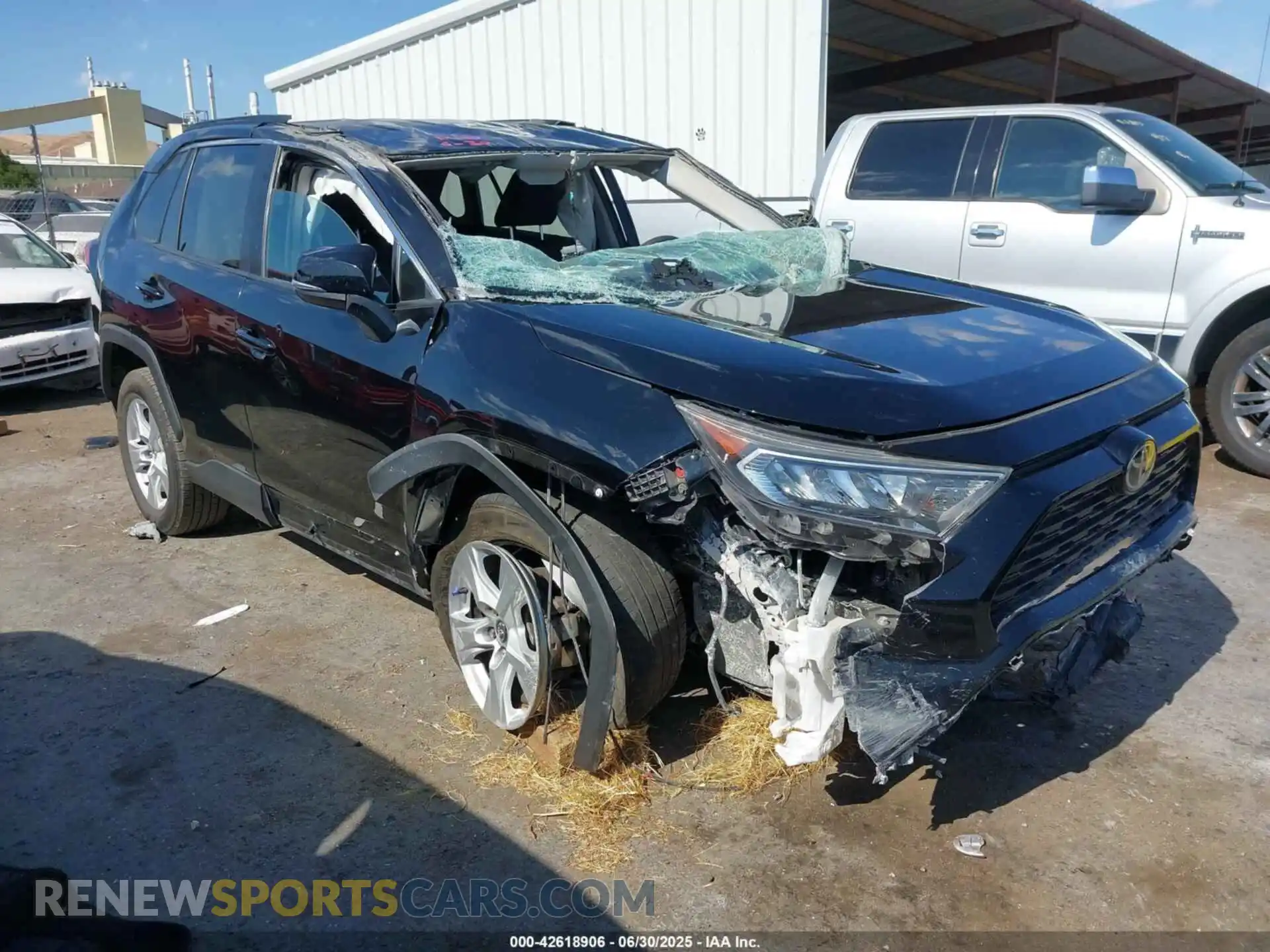 1 Photograph of a damaged car 2T3W1RFV9MC101250 TOYOTA RAV4 2021