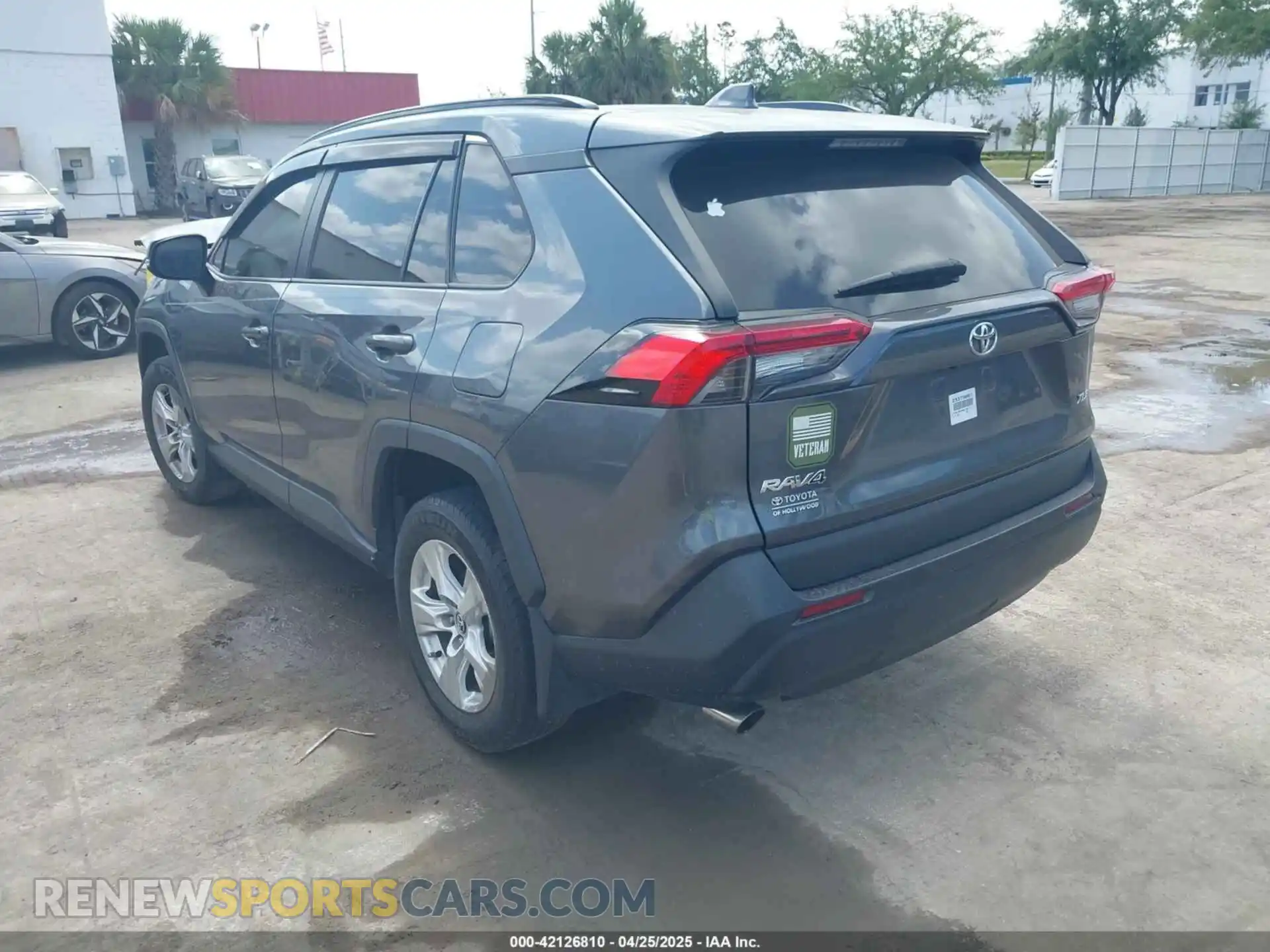 3 Photograph of a damaged car 2T3W1RFV9MC106111 TOYOTA RAV4 2021