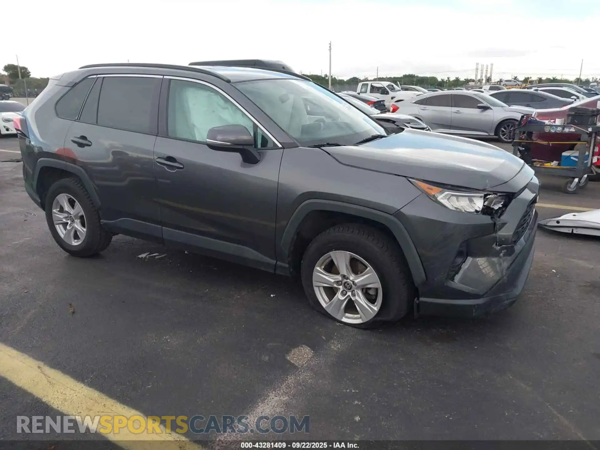 1 Photograph of a damaged car 2T3W1RFV9MC137228 TOYOTA RAV4 2021