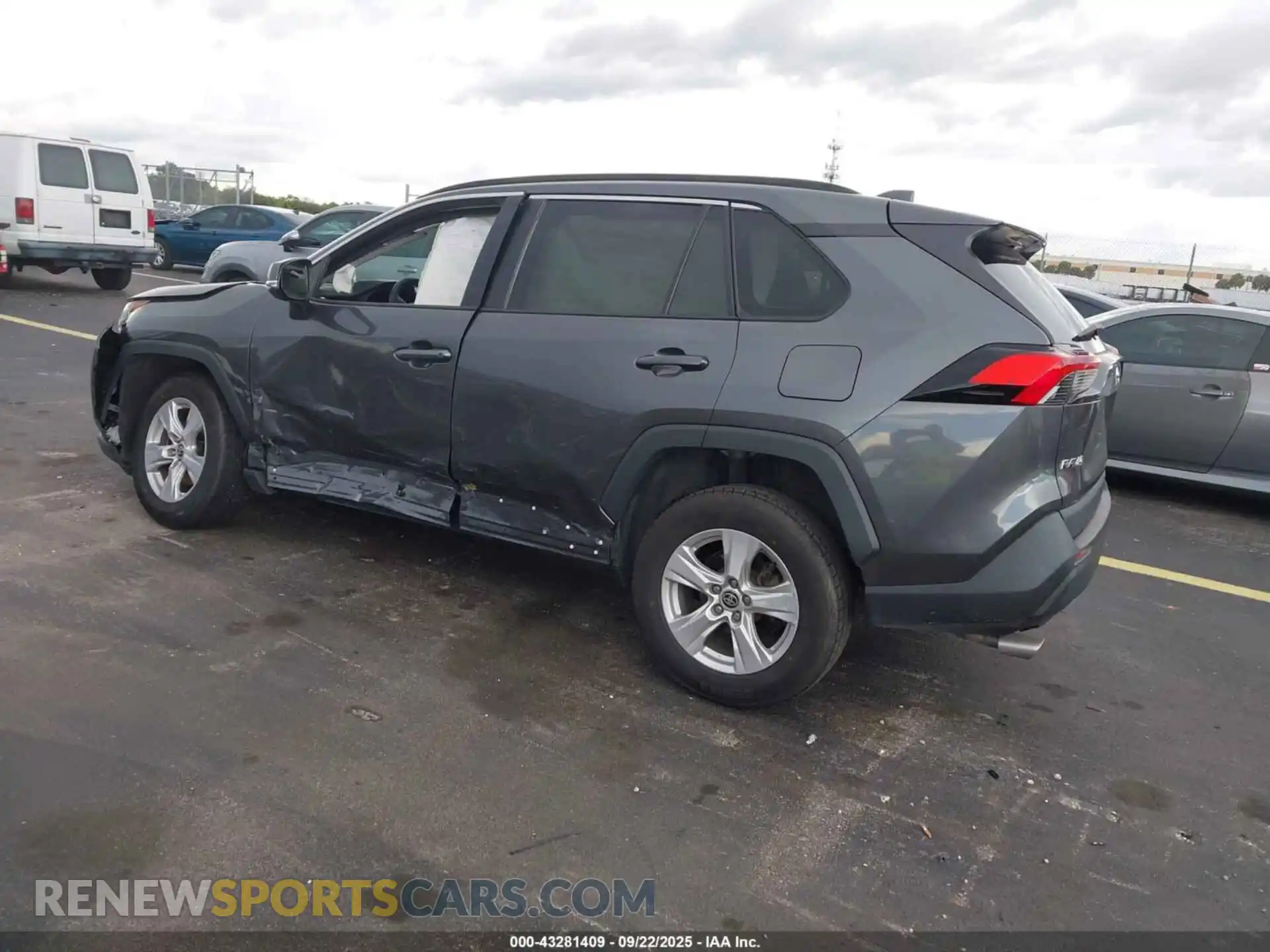 3 Photograph of a damaged car 2T3W1RFV9MC137228 TOYOTA RAV4 2021