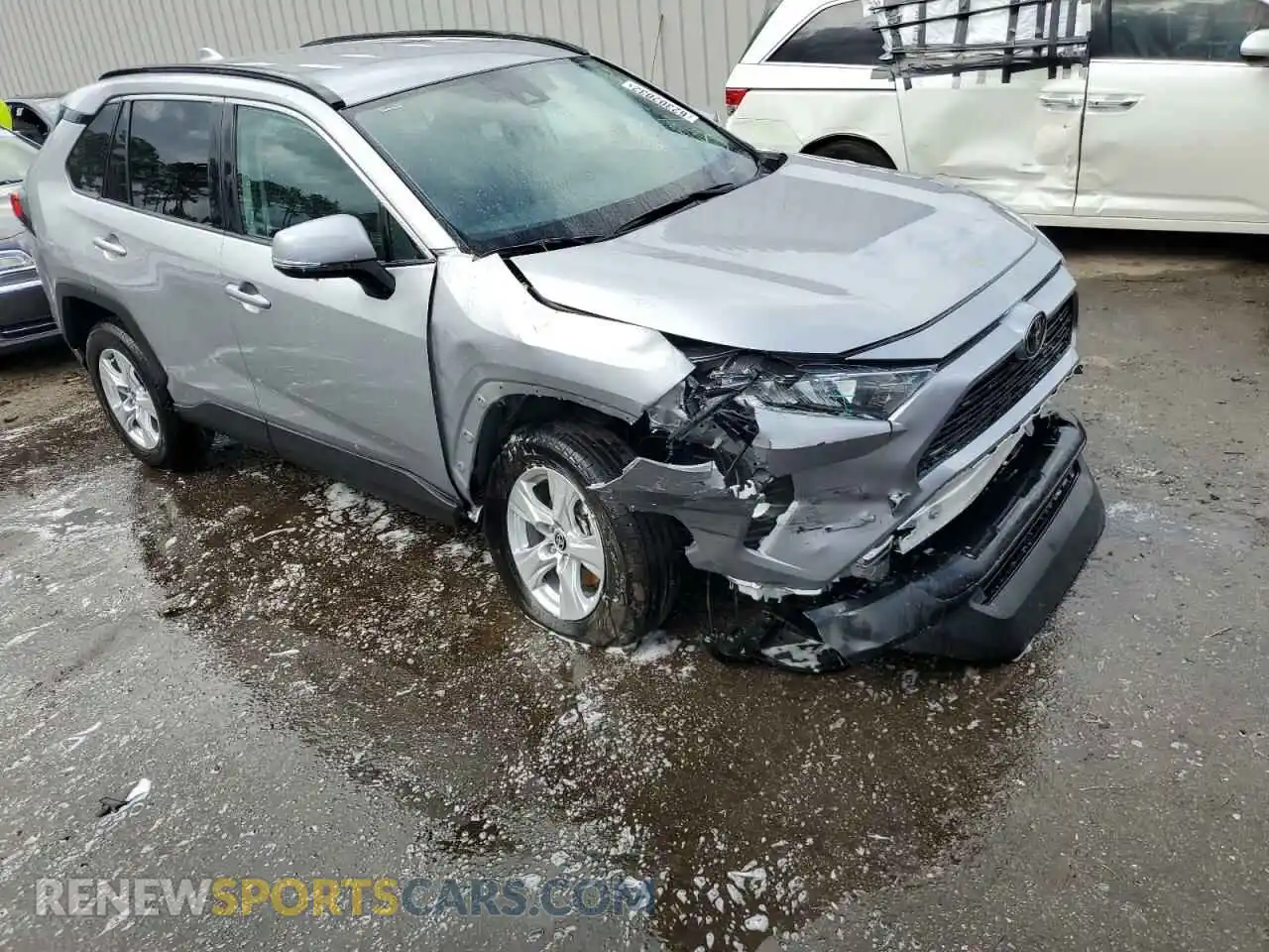 1 Photograph of a damaged car 2T3W1RFV9MC138038 TOYOTA RAV4 2021