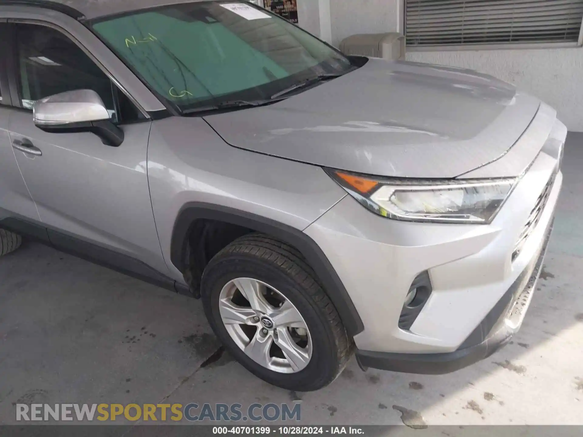 1 Photograph of a damaged car 2T3W1RFV9MW114322 TOYOTA RAV4 2021