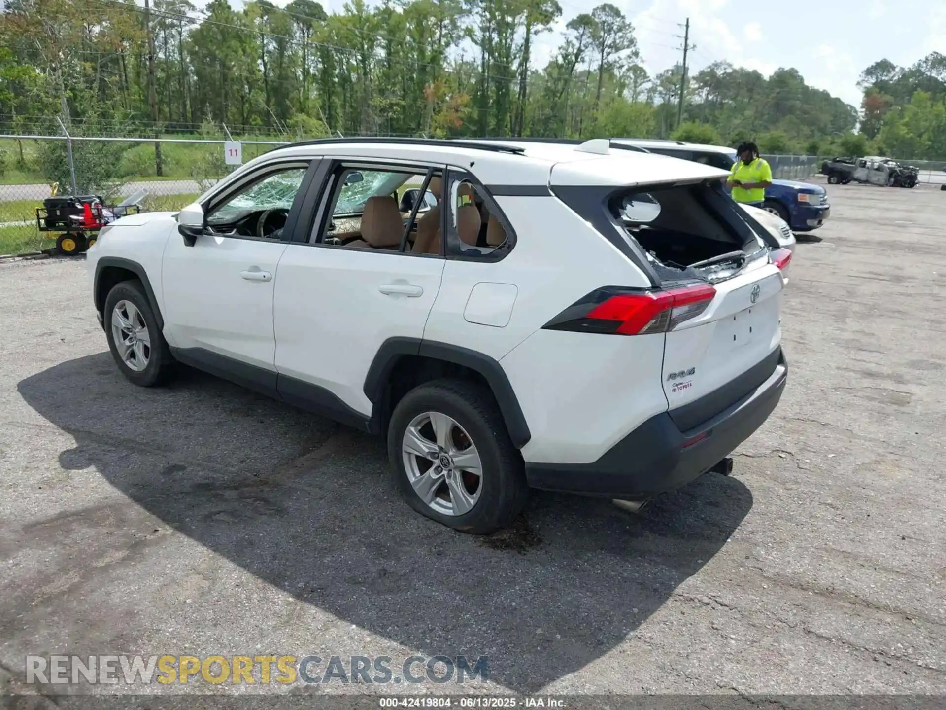3 Photograph of a damaged car 2T3W1RFV9MW135154 TOYOTA RAV4 2021