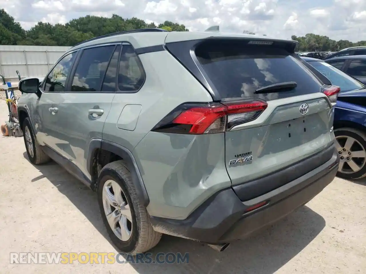 3 Photograph of a damaged car 2T3W1RFV9MW136045 TOYOTA RAV4 2021
