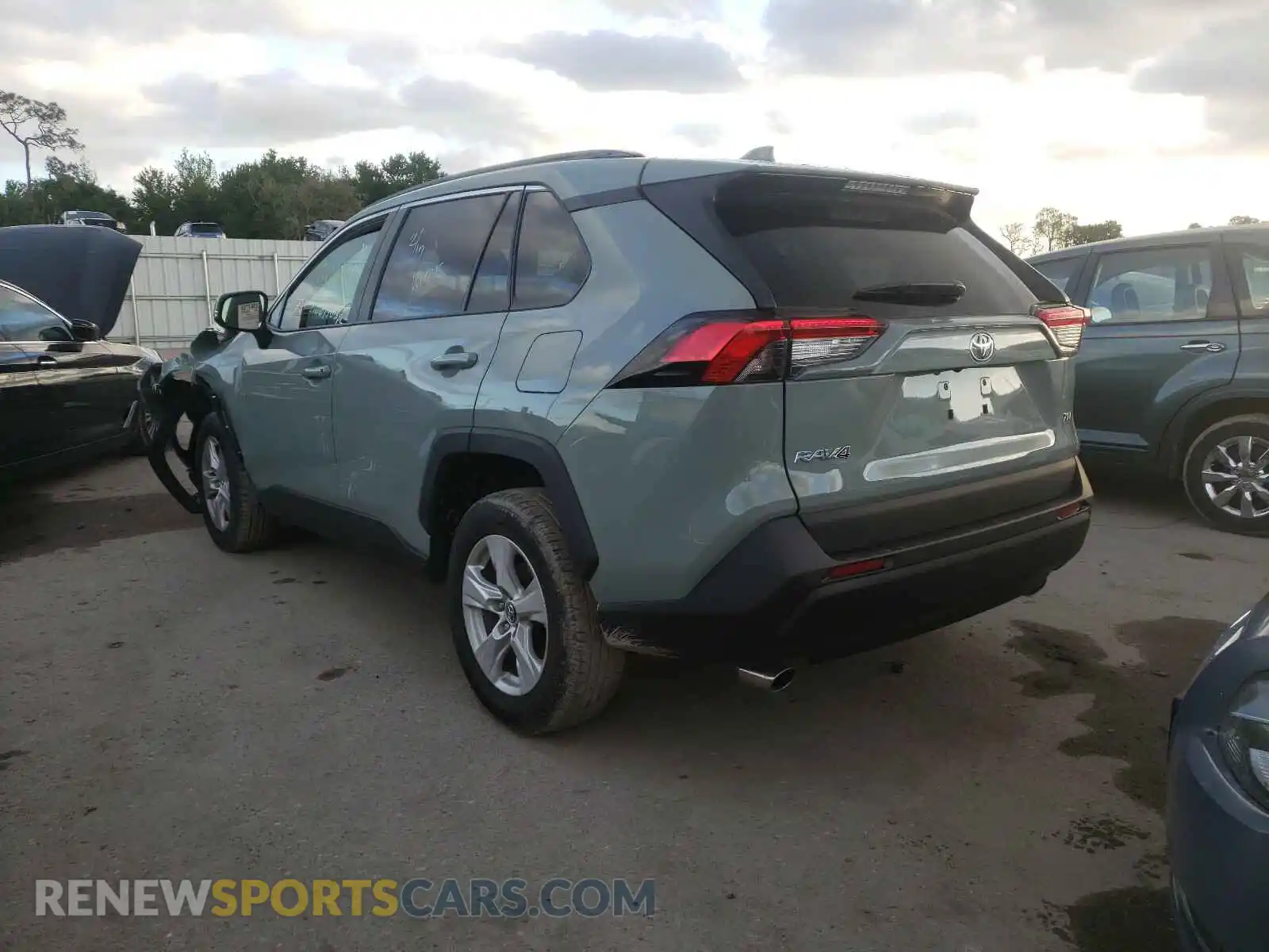 3 Photograph of a damaged car 2T3W1RFVXMW117004 TOYOTA RAV4 2021