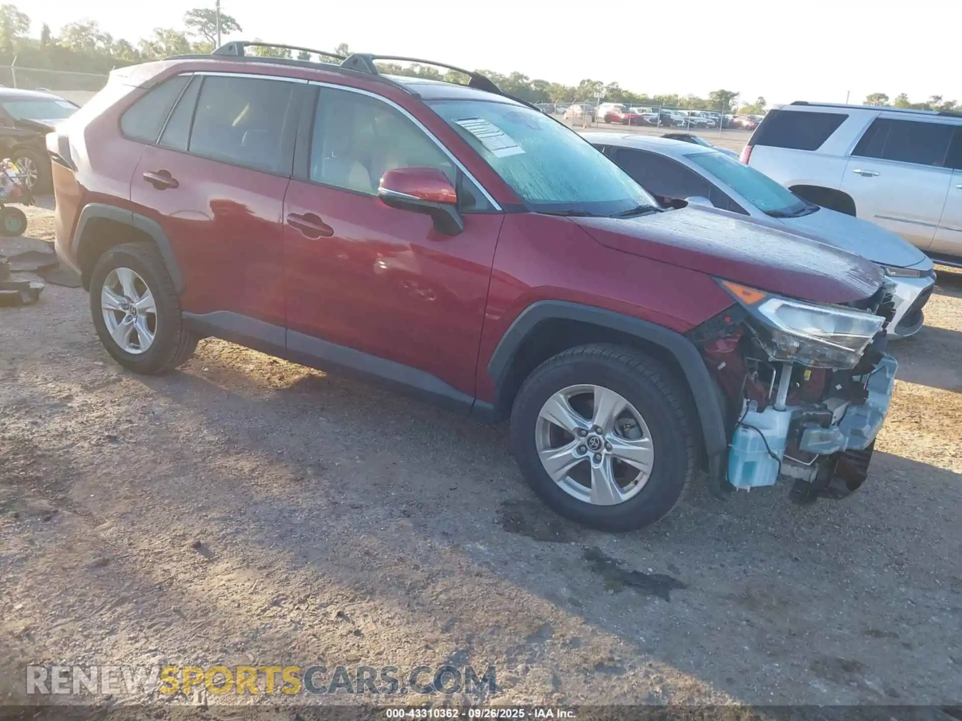 1 Photograph of a damaged car 2T3W1RFVXMW160032 TOYOTA RAV4 2021