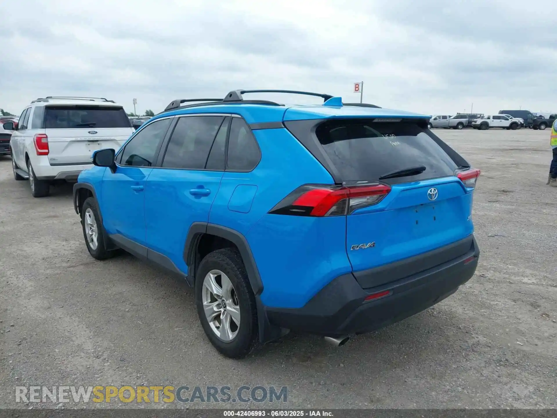 3 Photograph of a damaged car 2T3W1RFVXMW165120 TOYOTA RAV4 2021