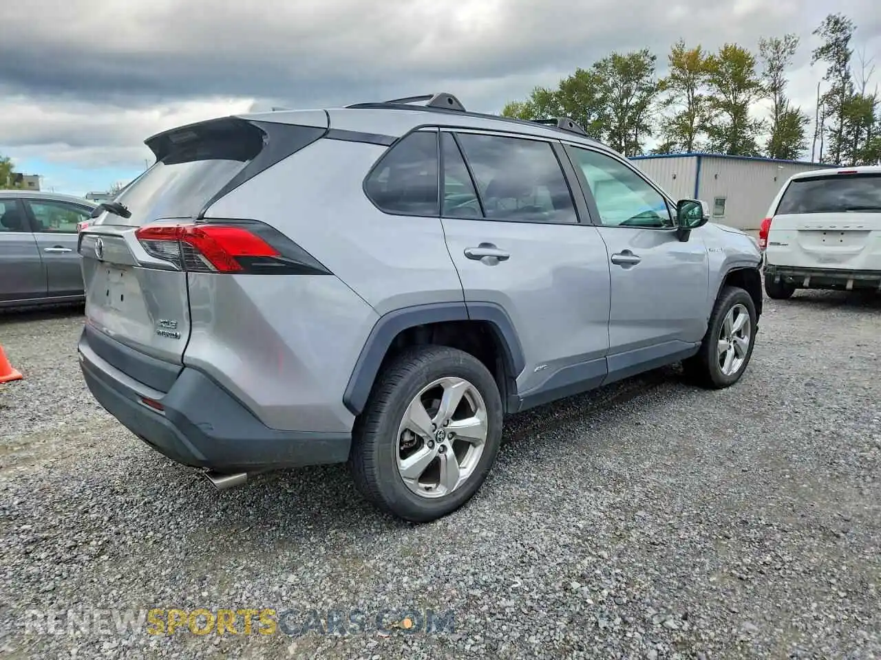 3 Photograph of a damaged car 4T3B6RFV1MU031712 TOYOTA RAV4 2021