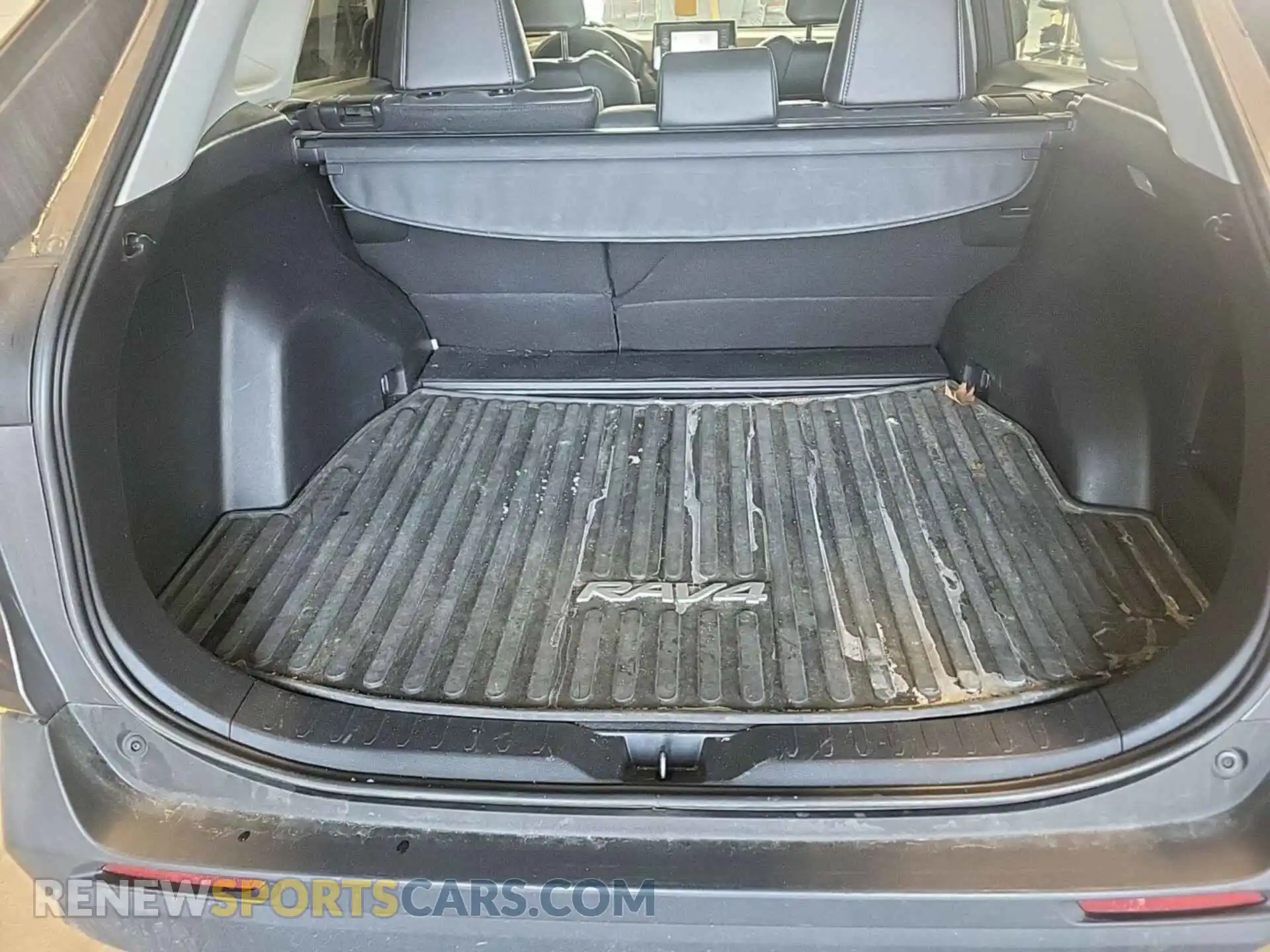 1 Photograph of a damaged car 4T3B6RFV1MU046663 TOYOTA RAV4 2021