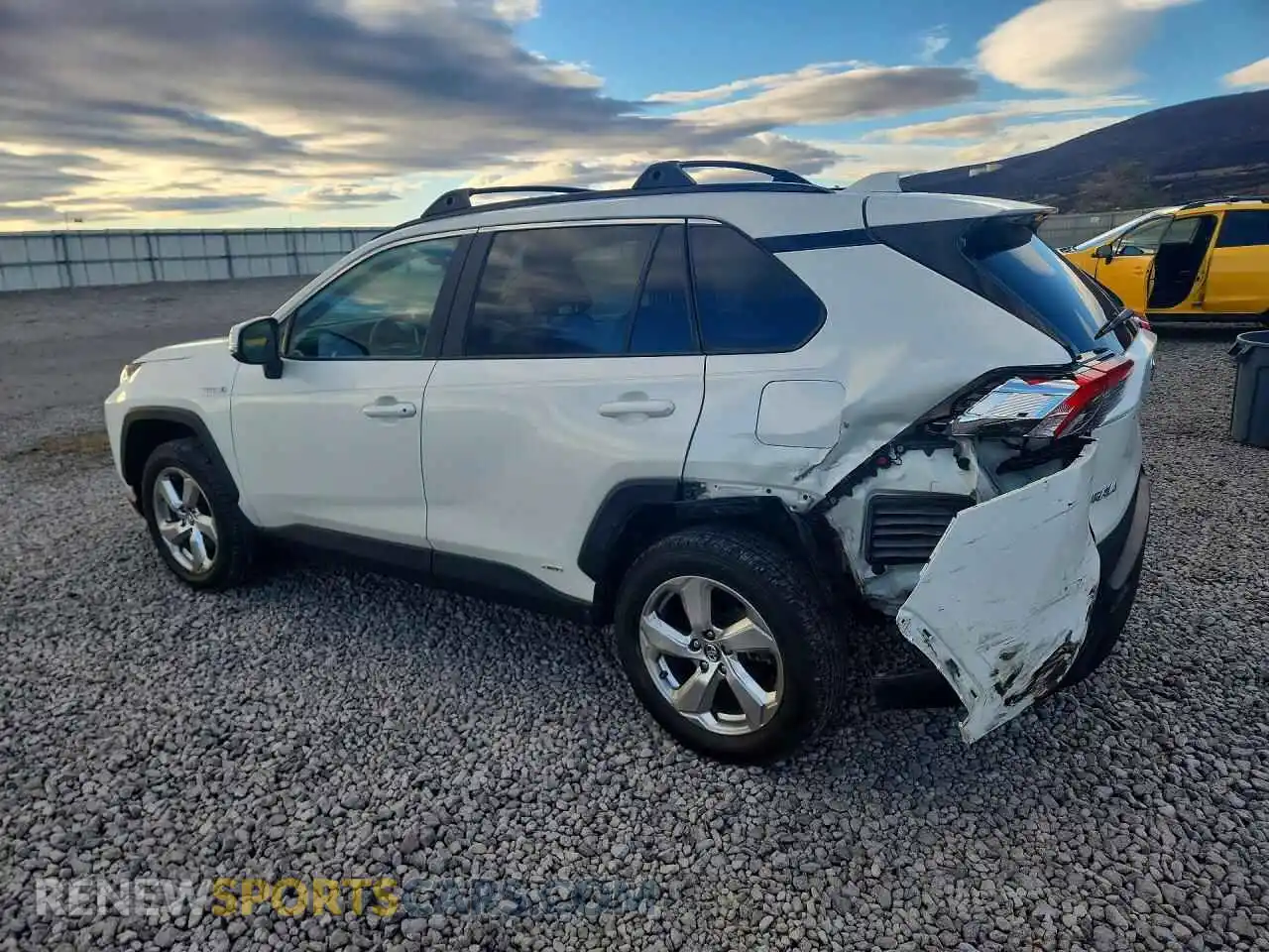 2 Photograph of a damaged car 4T3B6RFV2MU008133 TOYOTA RAV4 2021