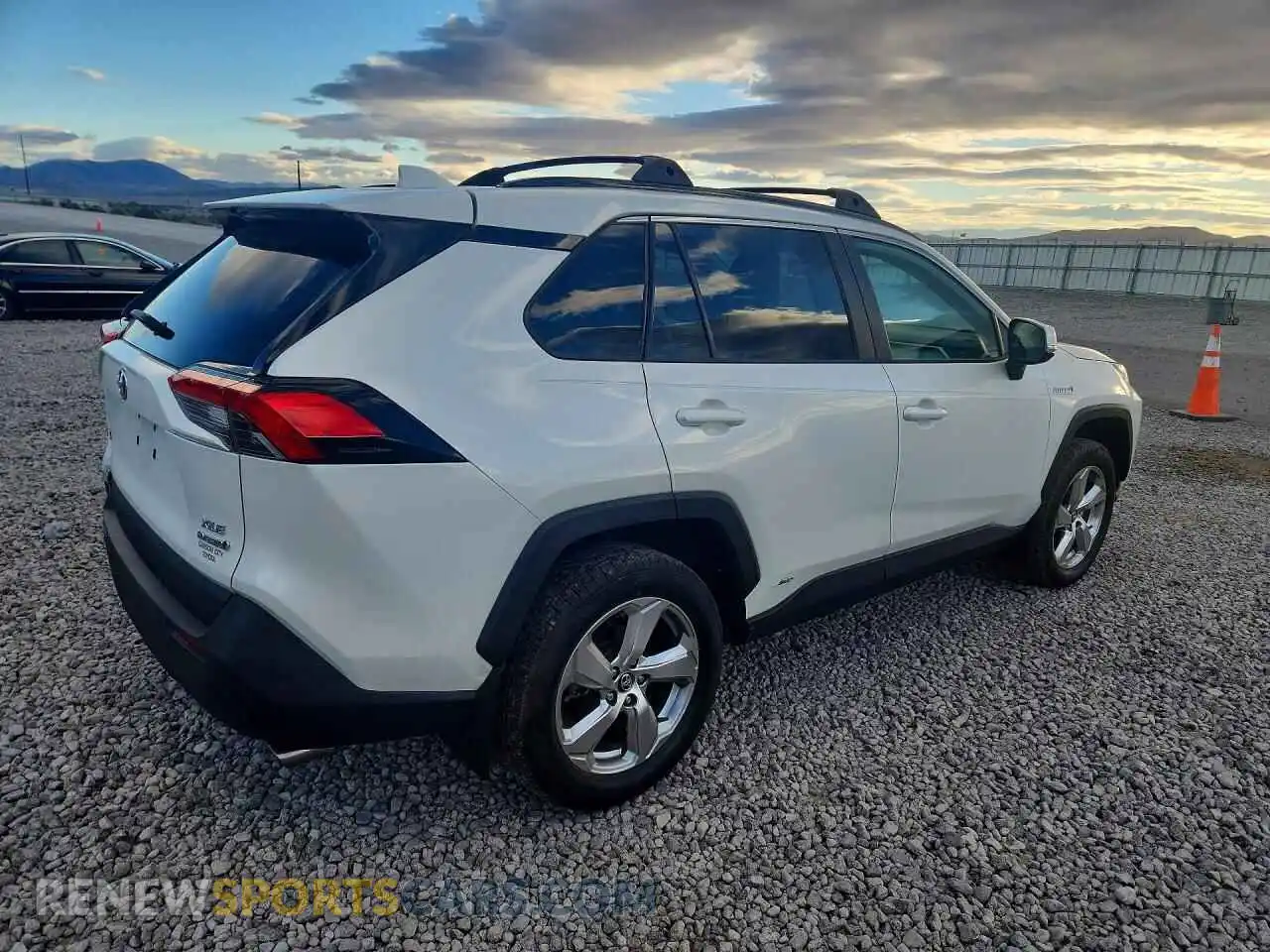 3 Photograph of a damaged car 4T3B6RFV2MU008133 TOYOTA RAV4 2021