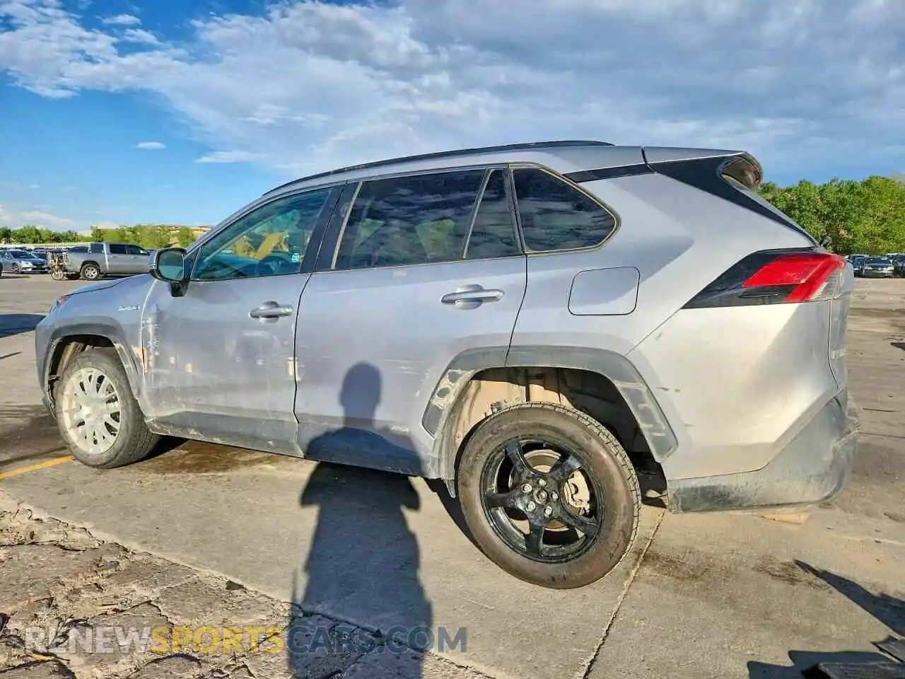 2 Photograph of a damaged car 4T3B6RFV3MU048995 TOYOTA RAV4 2021
