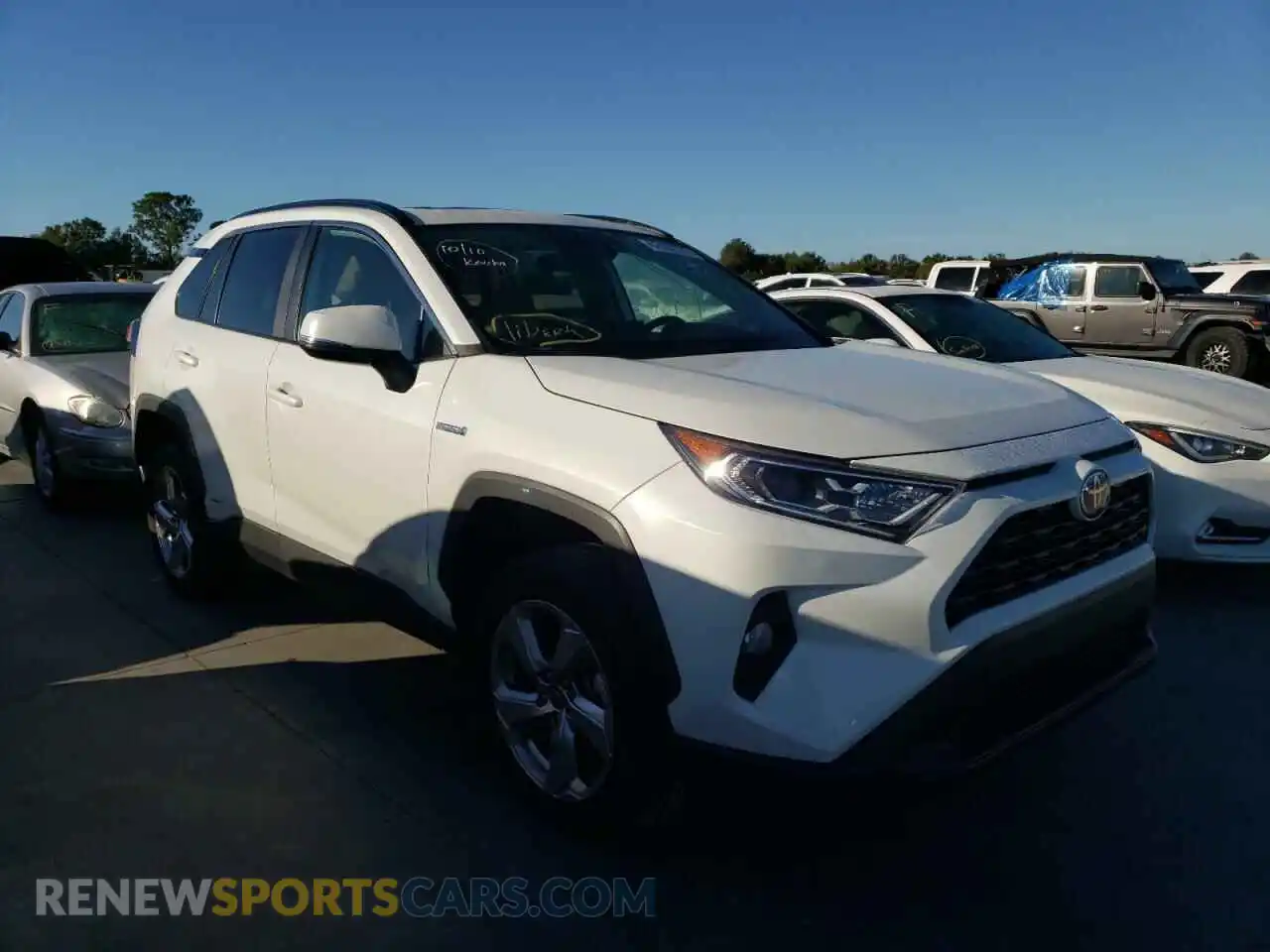 1 Photograph of a damaged car 4T3B6RFV4MU062470 TOYOTA RAV4 2021