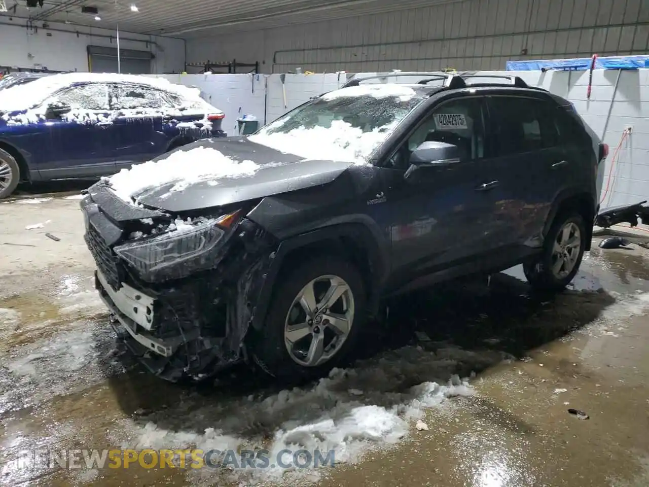 1 Photograph of a damaged car 4T3B6RFV5MU031051 TOYOTA RAV4 2021