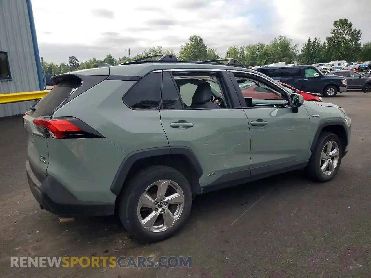 3 Photograph of a damaged car 4T3B6RFV6MU030068 TOYOTA RAV4 2021